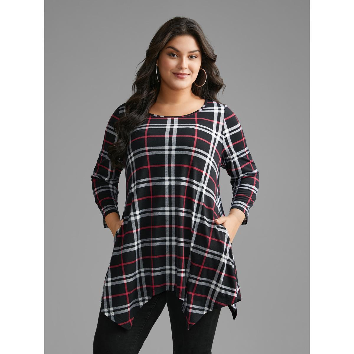 Plus Size Plaid Asymmetrical Hem Pocket T-shirt Black Women Casual Asymmetrical Round Neck Loose Everyday T-shirts BloomChic 26/4X Product Image