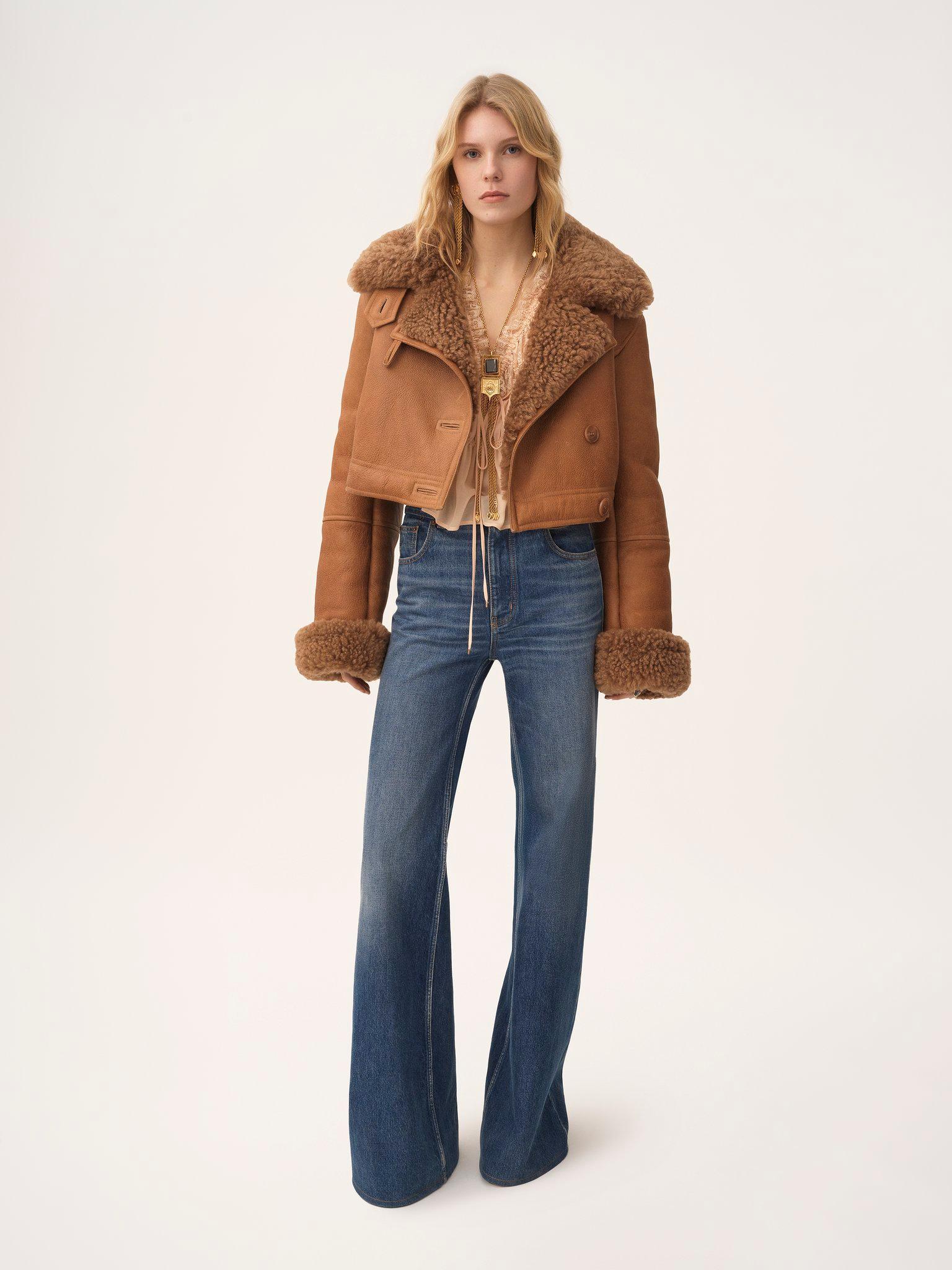 Cropped boxy jacket in leather Product Image
