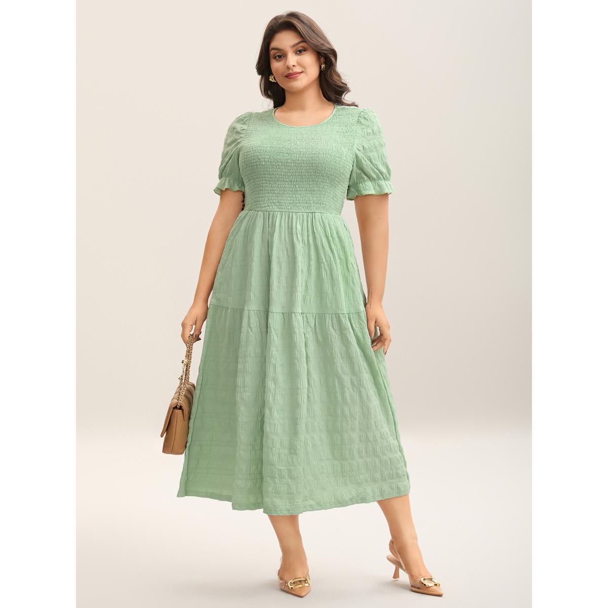 Plus Size Textured Shirred Bodice Pockets Maxi Dress Greenbean Women Round Neck Short sleeve Curvy BloomChic 30/6X Product Image