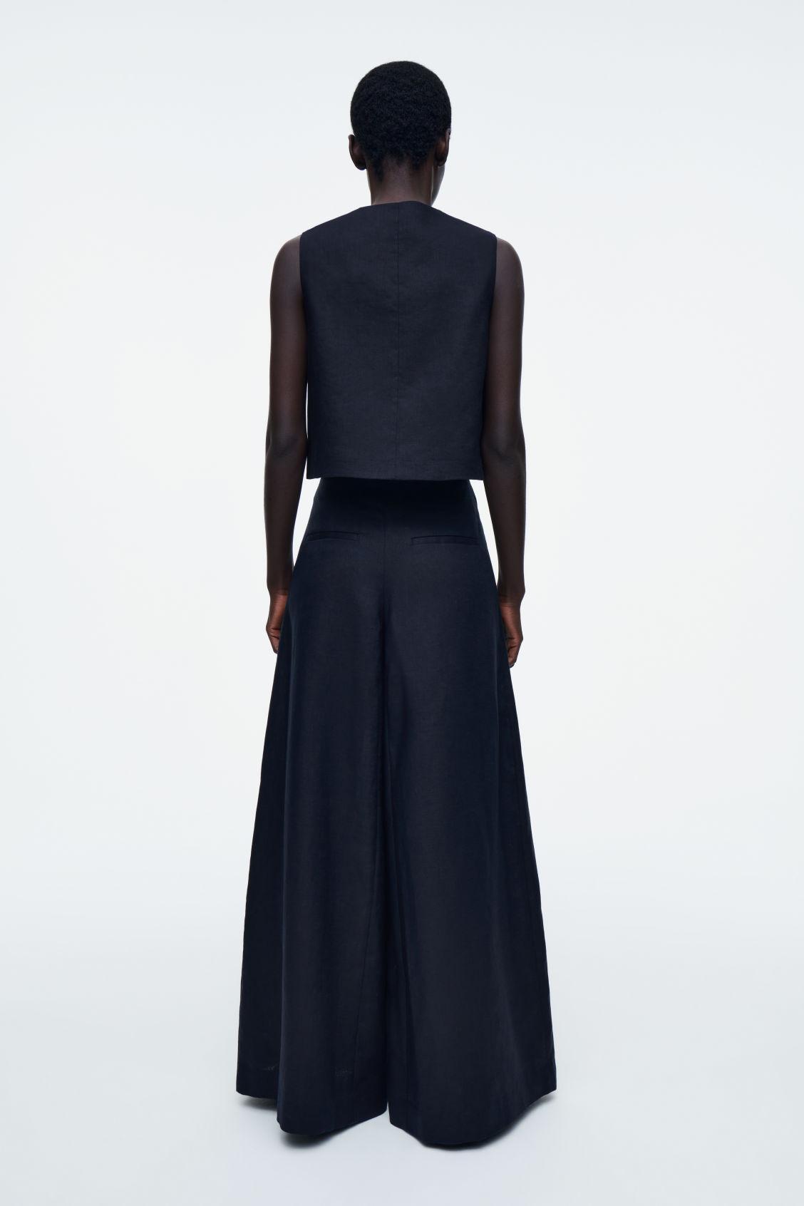 CROPPED LINEN WAISTCOAT Product Image