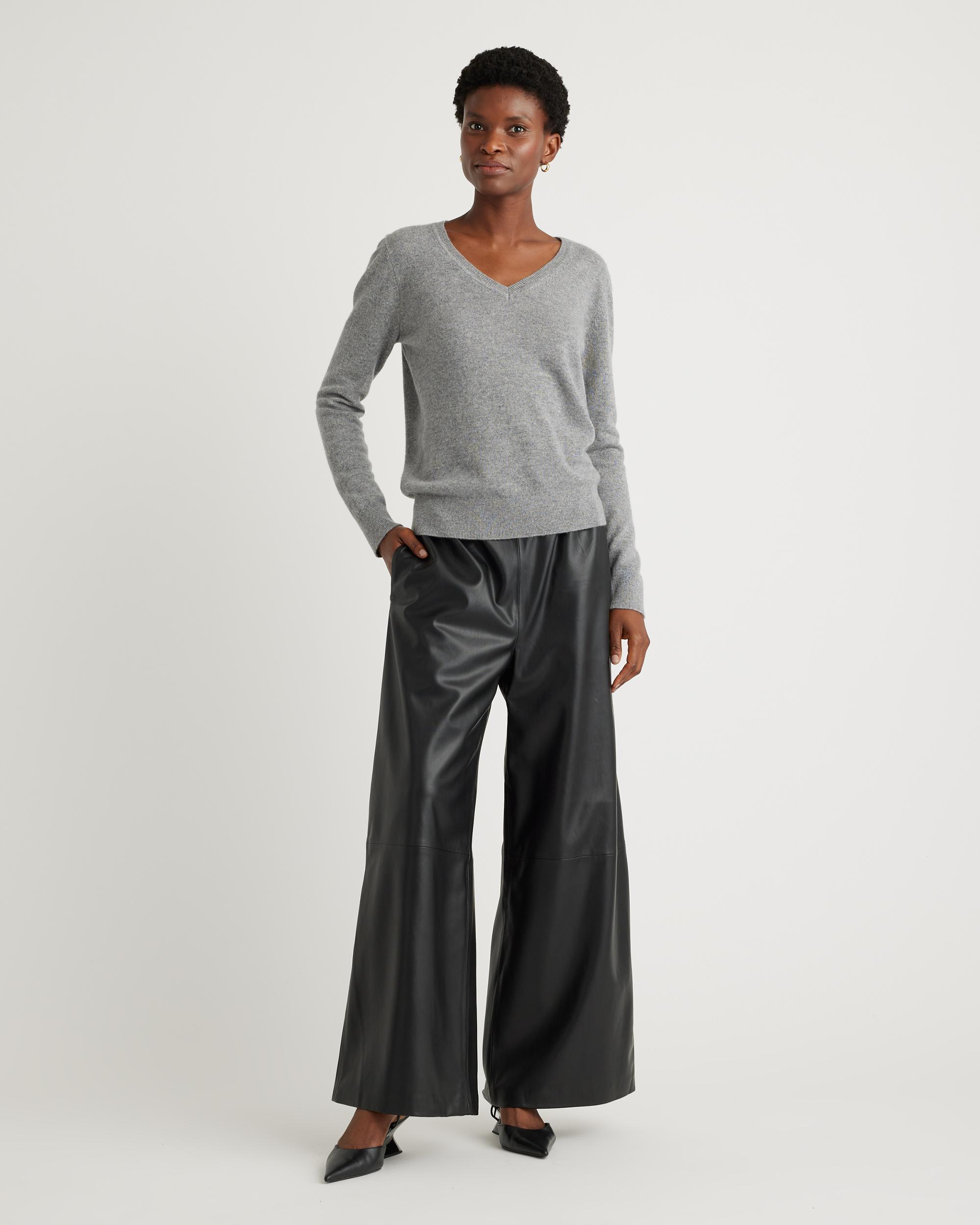 Quince | Women's Mongolian Cashmere V-Neck Sweater Size XS Product Image