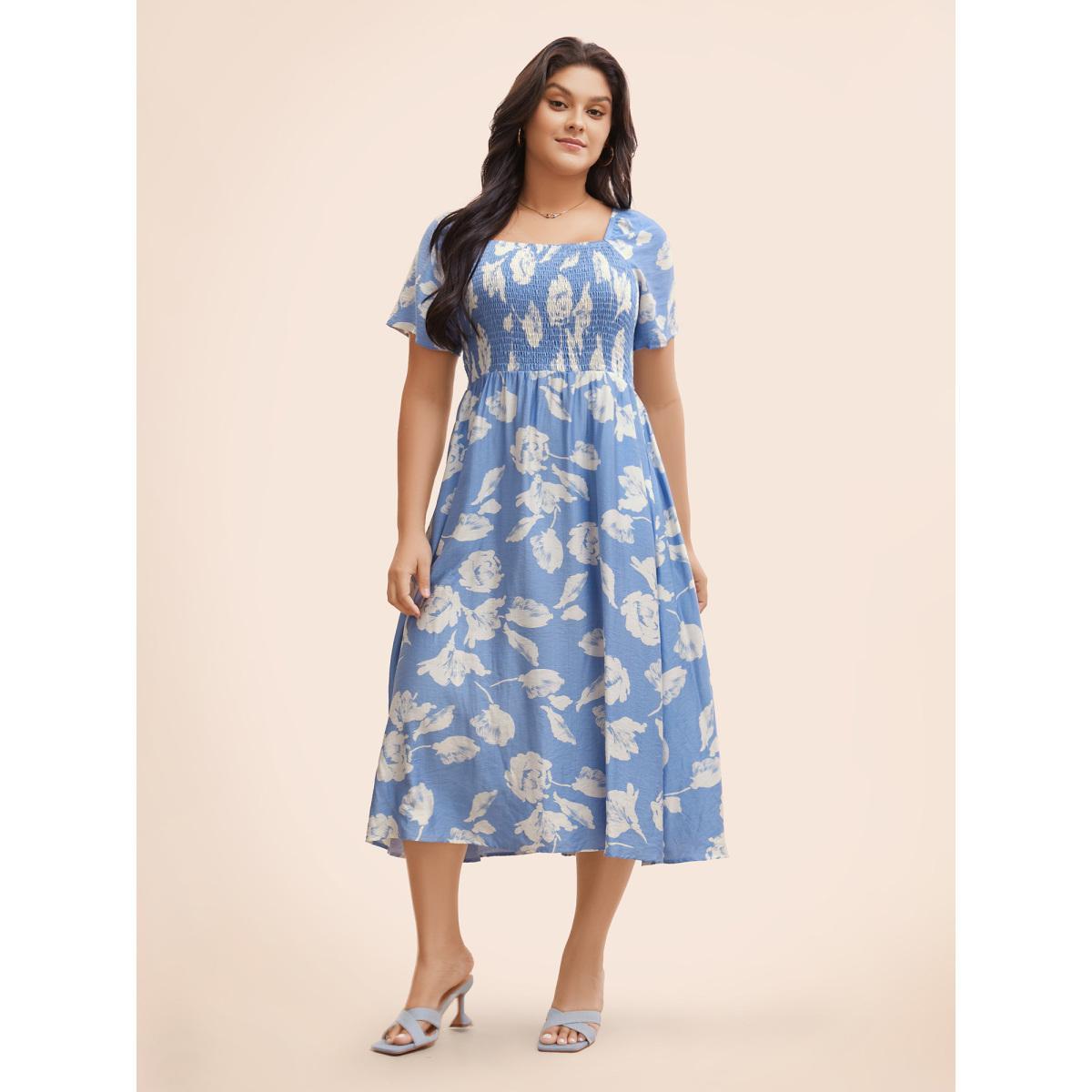 Plus Size Square Neck Silhouette Floral Print Shirred Dress LightBlue Women Elegant Shirred Square Neck Short sleeve Curvy BloomChic 28/5X Product Image