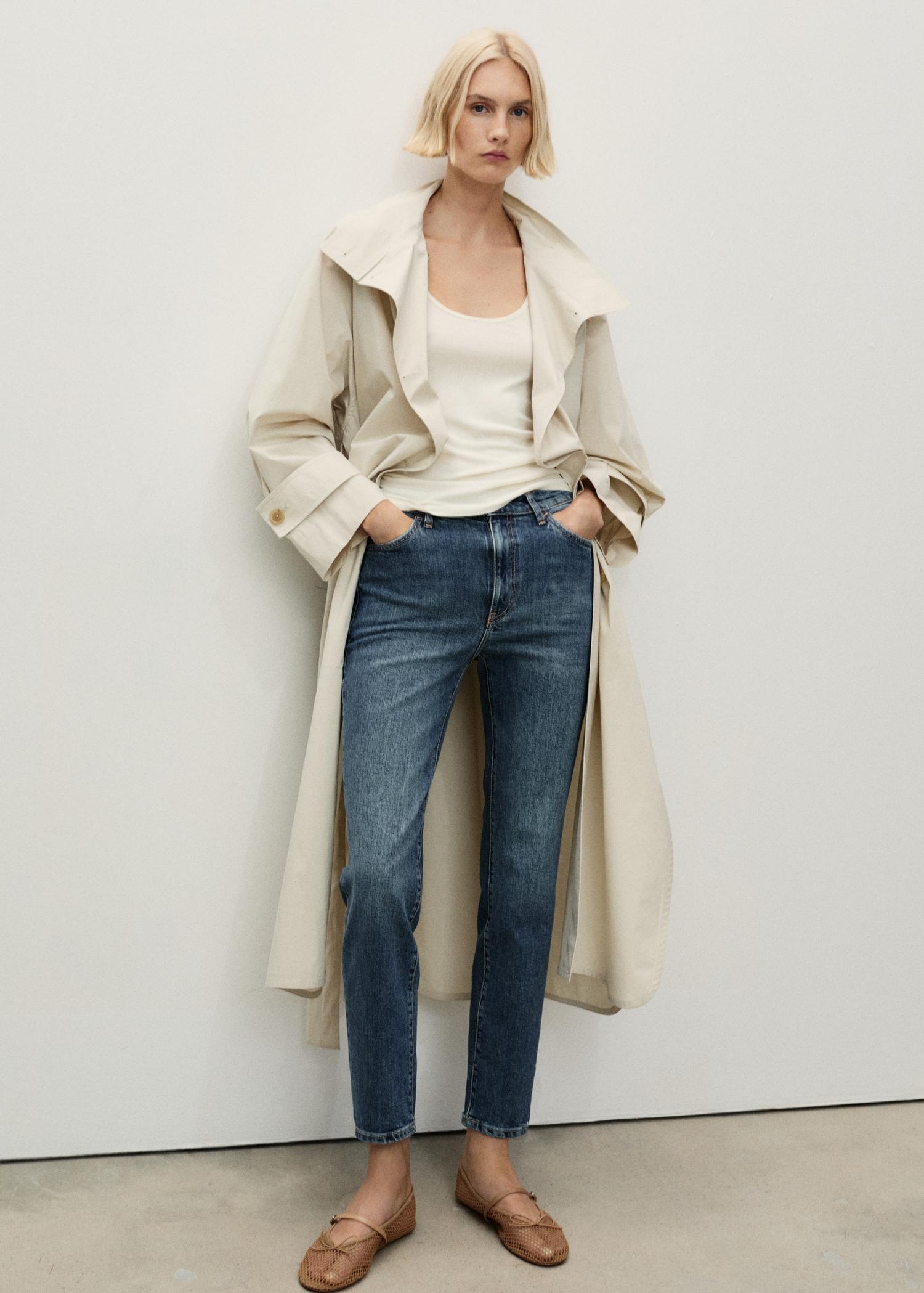 Claudia slim-fit cropped jeans - Women | MANGO USA Product Image
