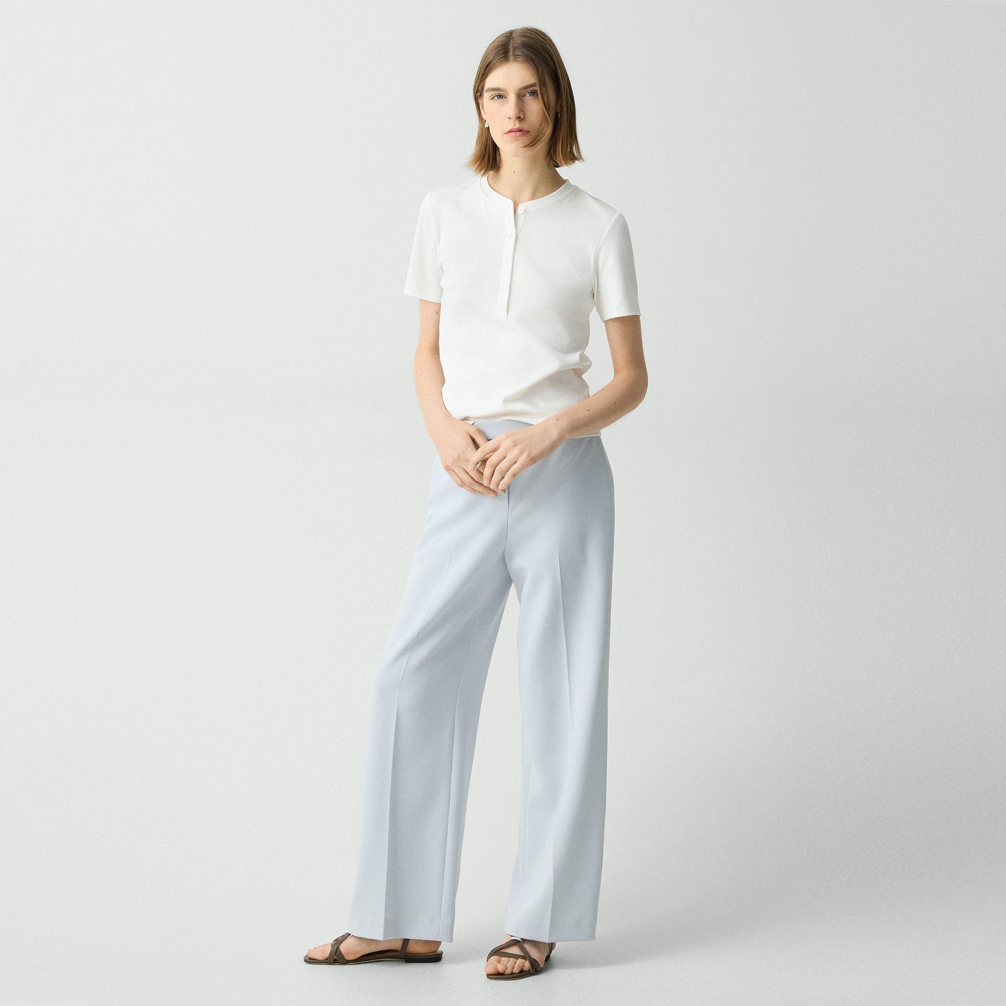 WIDE PULL ON A Product Image