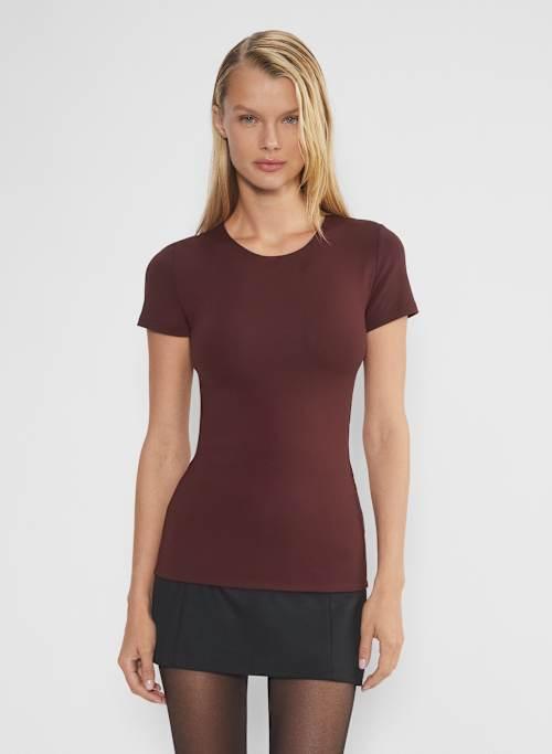 contour crew hip t-shirt Product Image