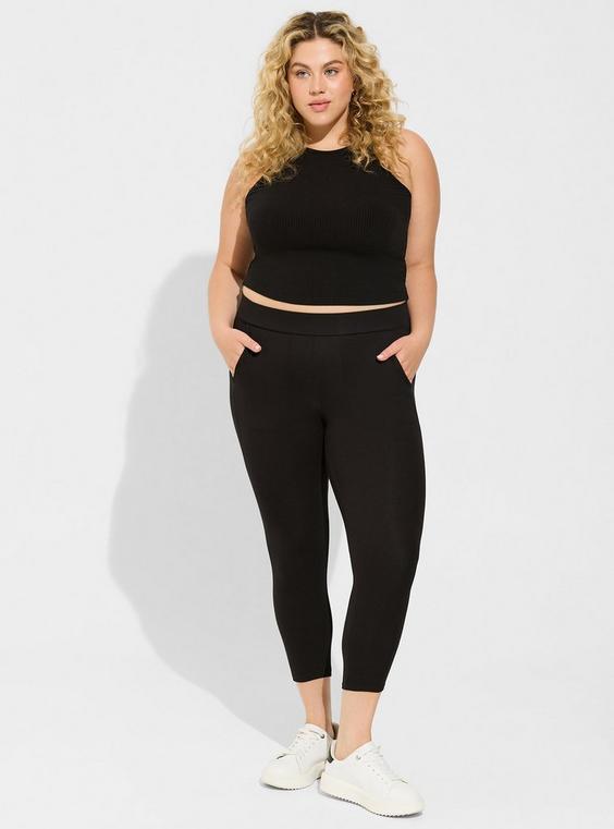 Crop Pocket Legging Product Image