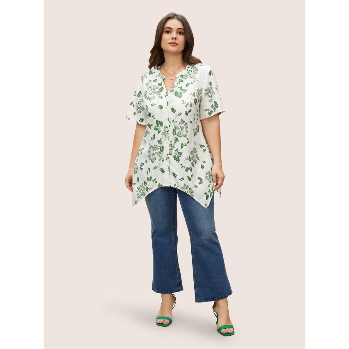 Plus Size Green Floral Flat Collar Hanky Hem Blouse Women Elegant Short sleeve Flat collar Everyday Blouses BloomChic 26/4X Product Image