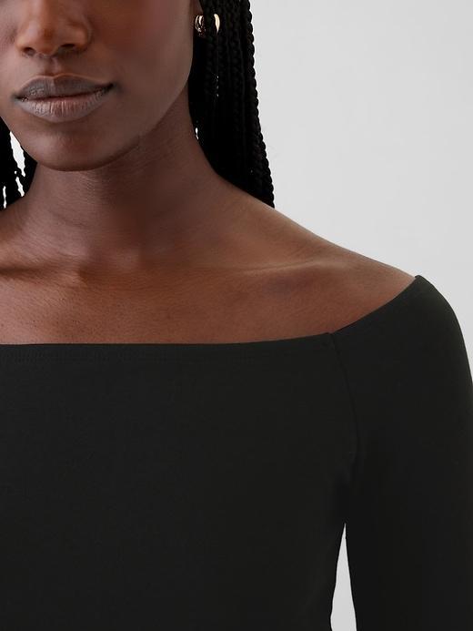 Modern Cropped Off-Shoulder T-Shirt Product Image