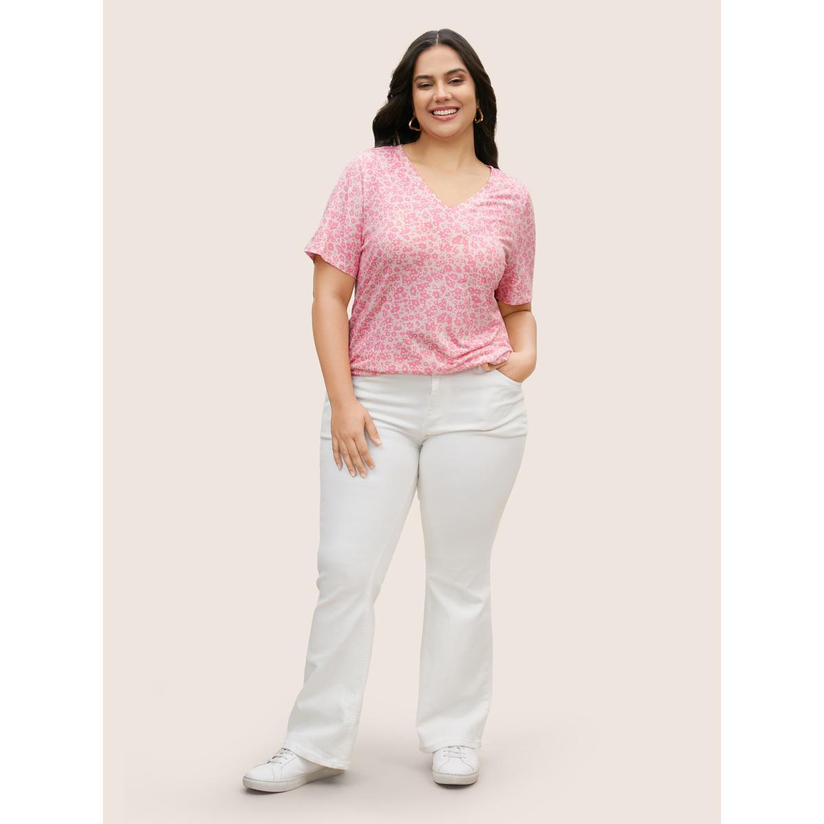Plus Size V Neck Ditsy Floral Print T-shirt Lightpink Women Casual Contrast Natural Flowers V-neck Everyday T-shirts BloomChic 28/5X Product Image