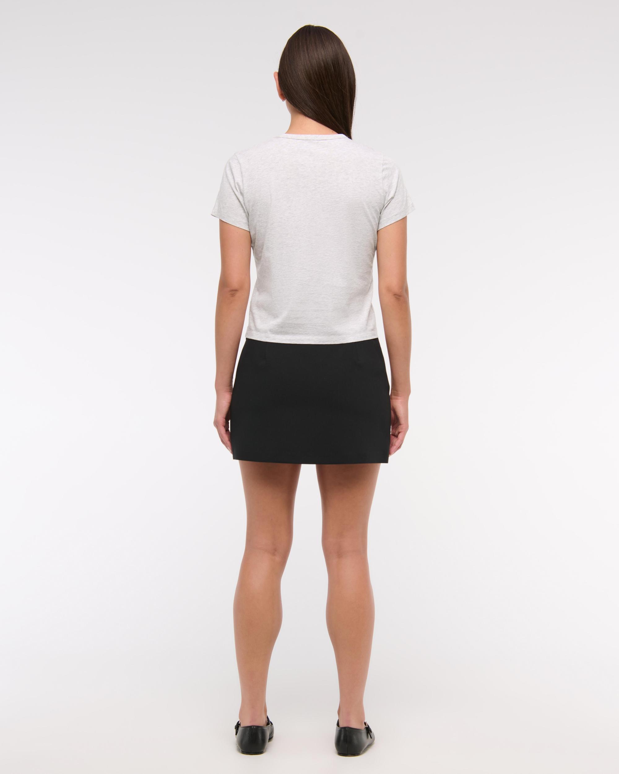 Short-Sleeve Peanuts Graphic Skimming Tee Product Image