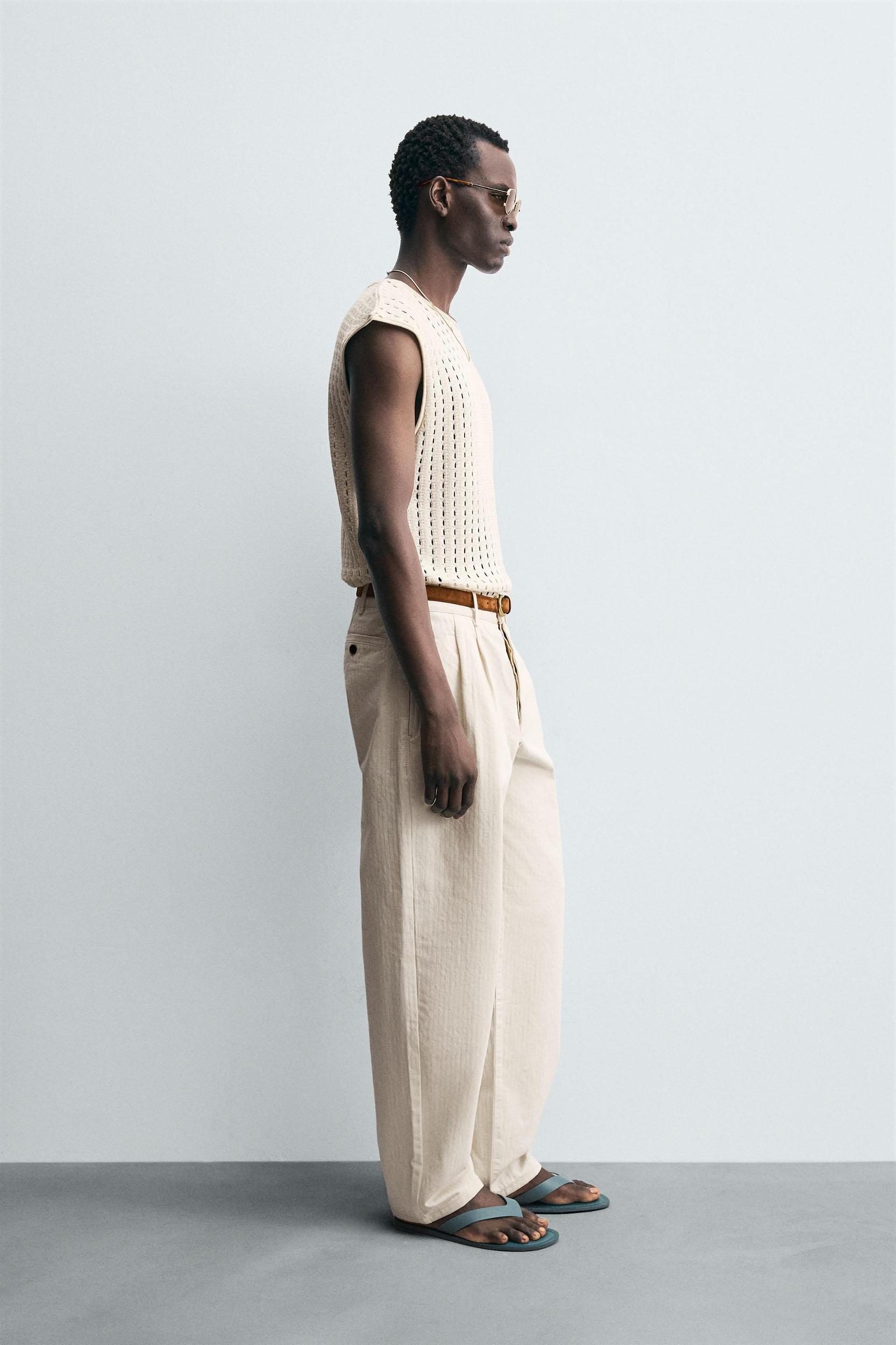 SLEEVELESS KNIT T-SHIRT Product Image