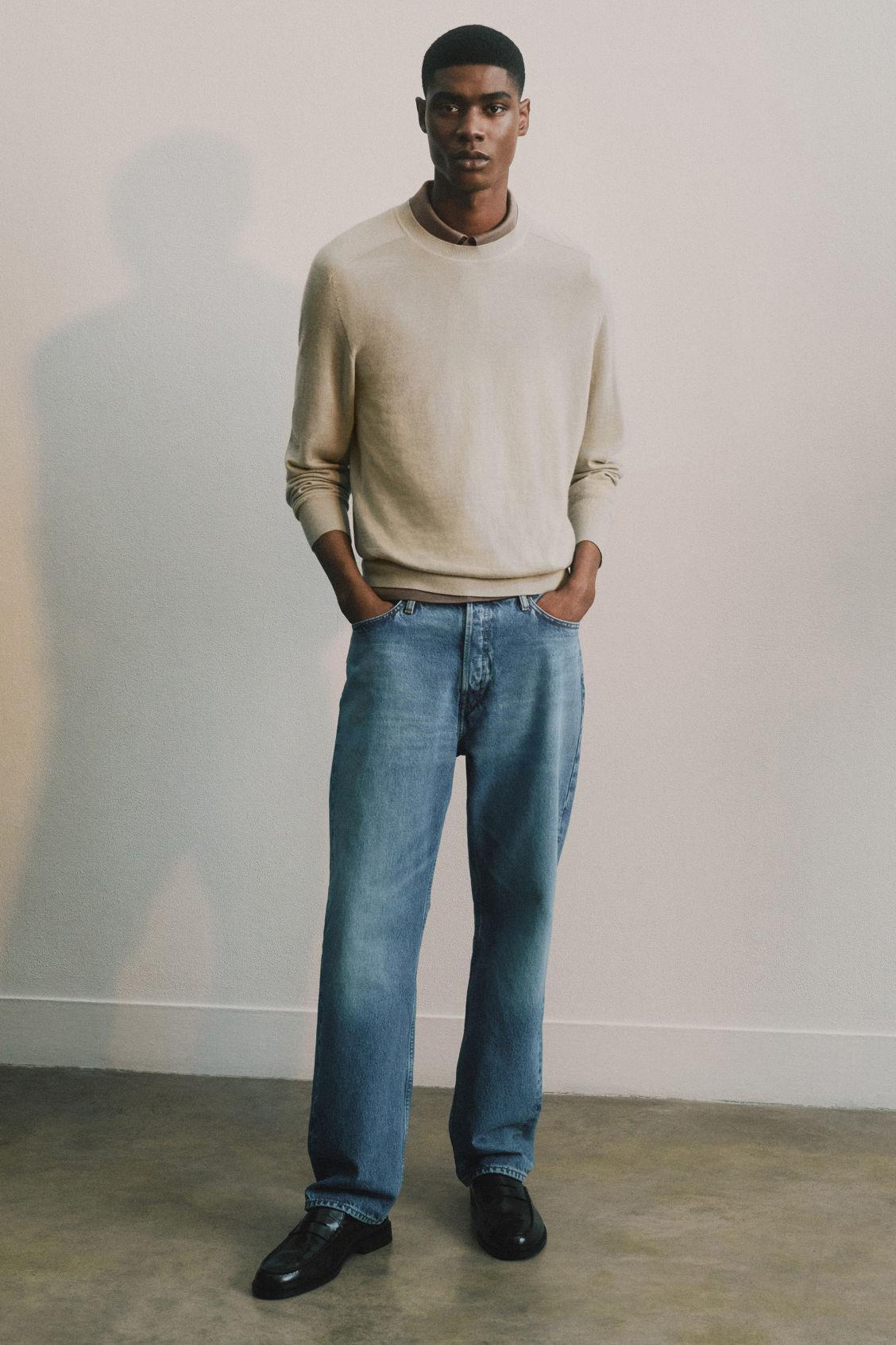 FINE-KNIT CASHMERE CREW-NECK SWEATER Product Image