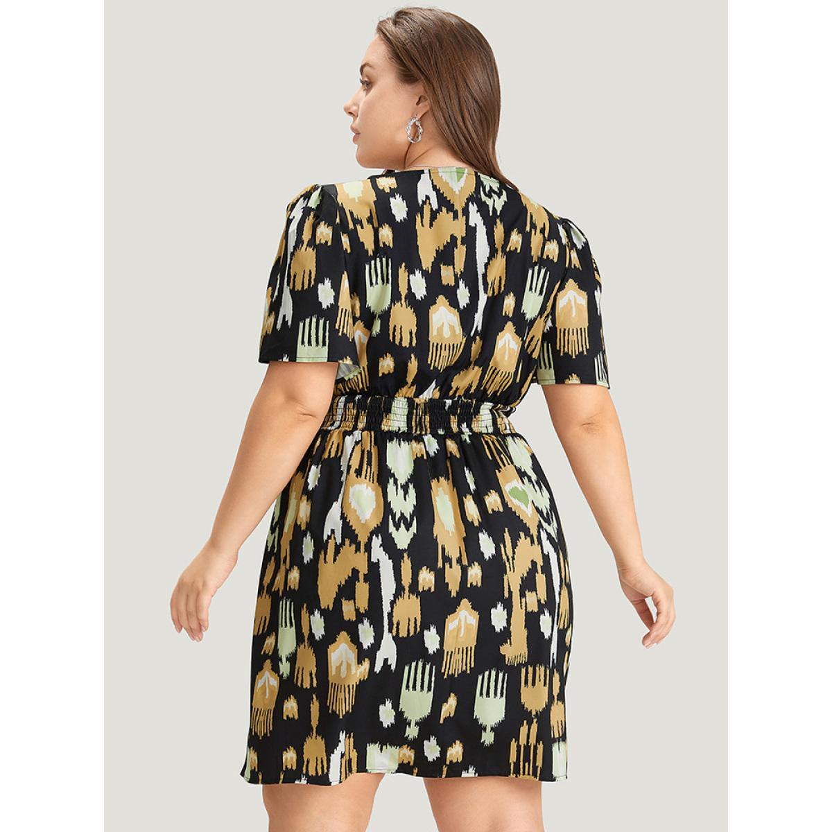 Plus Size Graphic Print Notched Shirred Pocket Puff Sleeve Dress Leopard Women Elegant Shirred V-neck Short sleeve Curvy Knee Dress BloomChic 30/6X Product Image