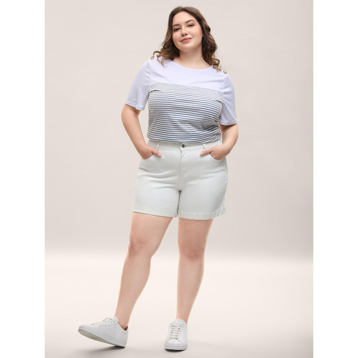 Plus Size Classic Cut Denim Shorts Women Denimbeige Medium stretch Everyday-Casual Slanted pocket Denim Shorts BloomChic 28/5X Product Image