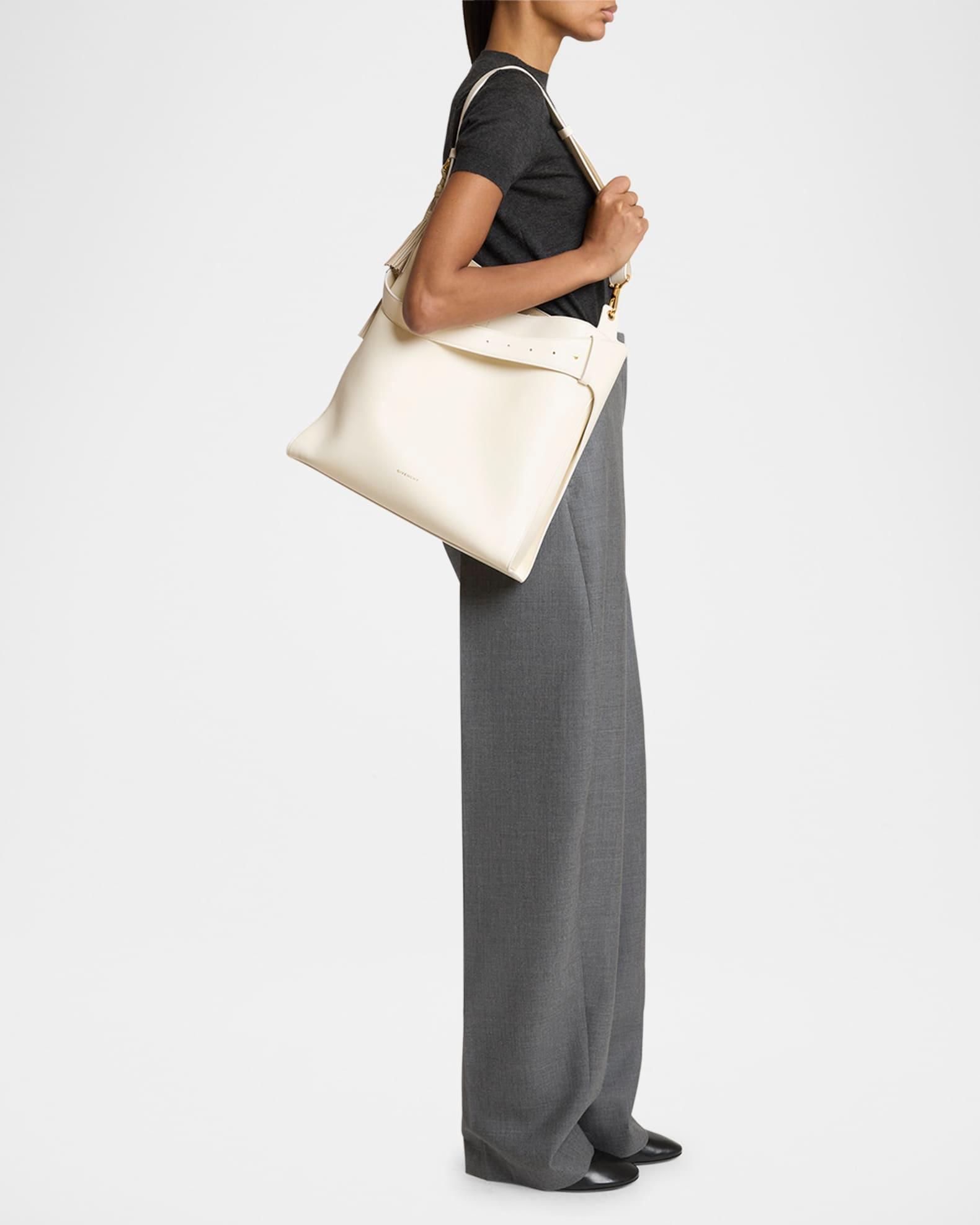 Day Medium Hobo Bag in Smooth Leather Product Image