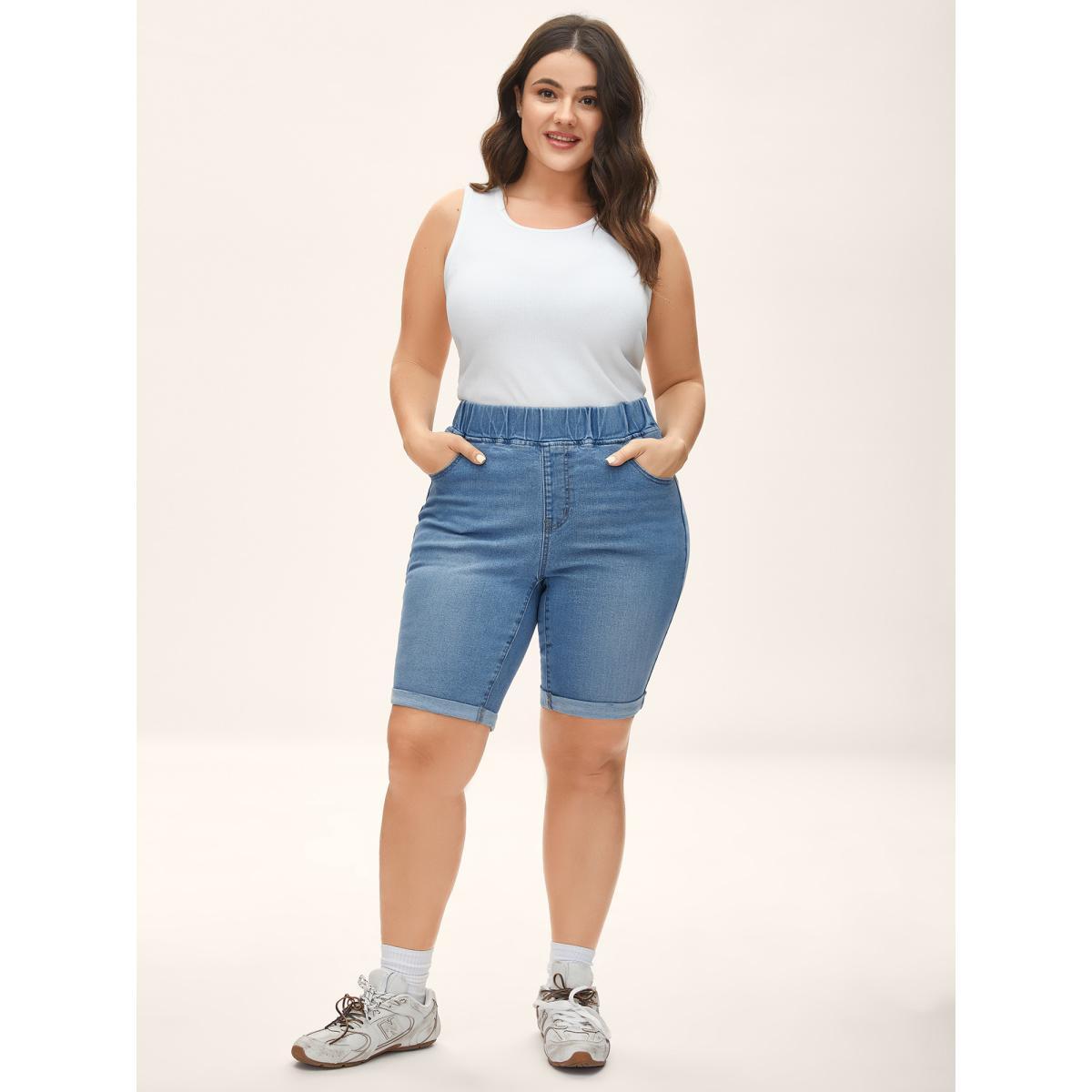 Plus Size Pull-On Stretchy Waist Denim Shorts Women Denimblue Medium stretch Everyday-Casual Slanted pocket Denim Shorts BloomChic 20/2X Product Image