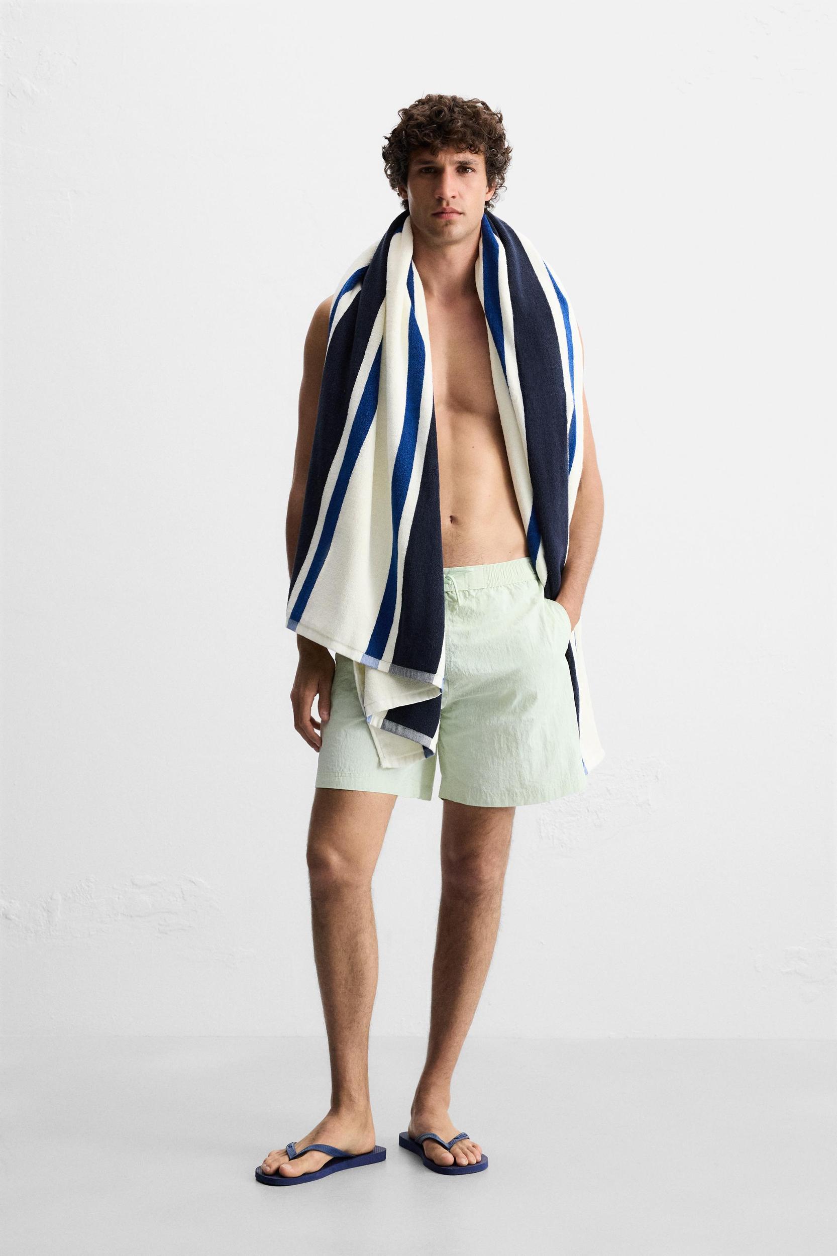 STRIPED BEACH TOWEL Product Image