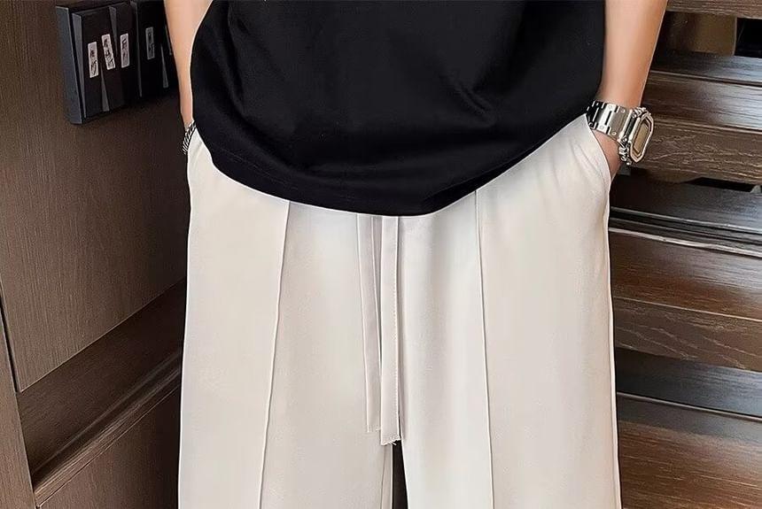 Mid Rise Plain Shorts Product Image