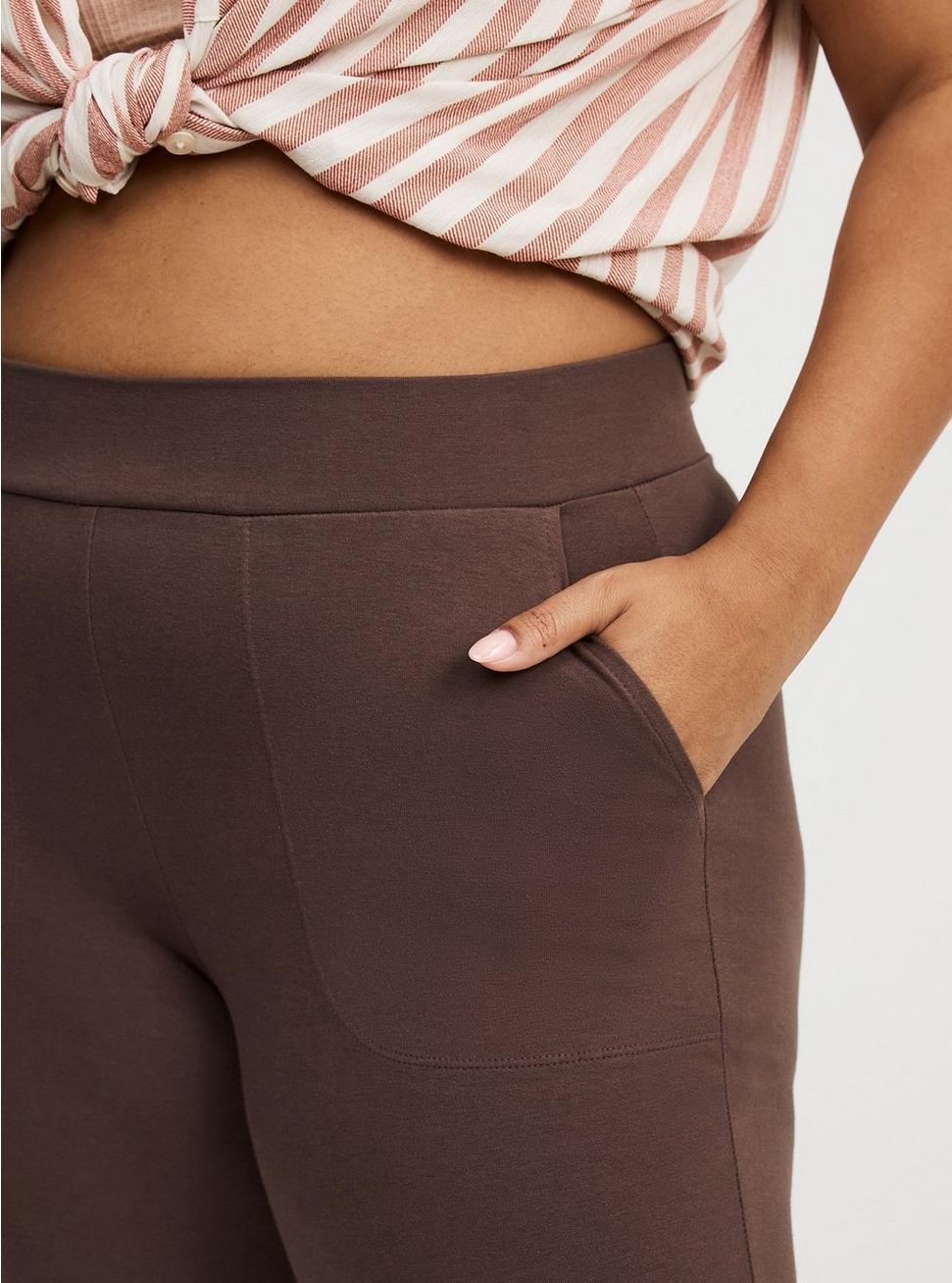 Capri Pocket Legging Product Image