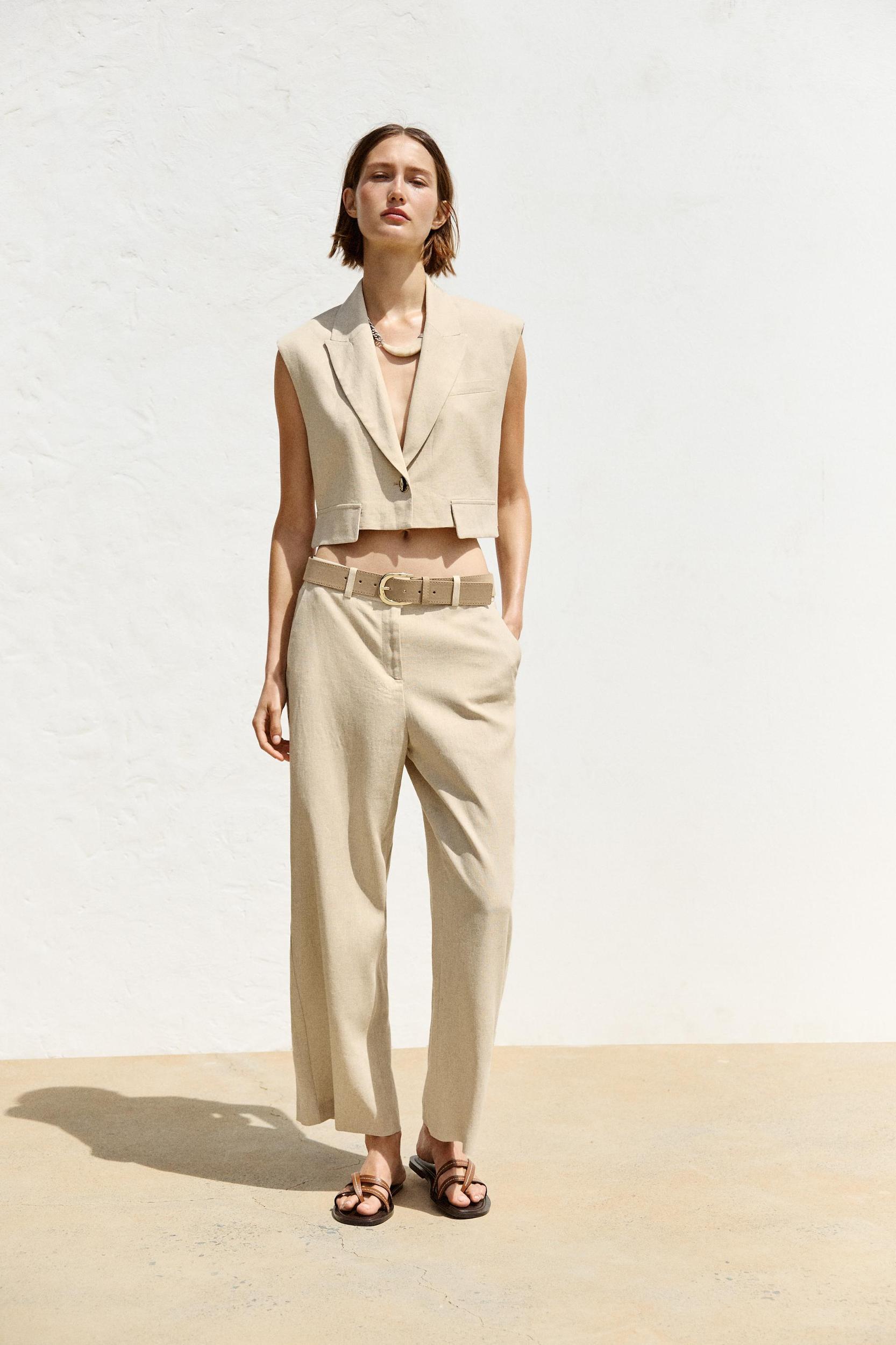 LINEN BLEND SHORT VEST Product Image