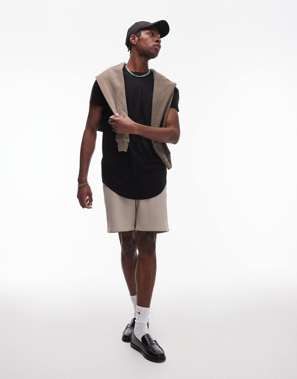Topman longline T-shirt in black Product Image