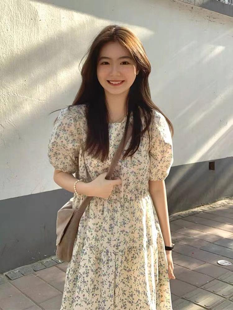 Short-Sleeve Round Neck Floral Print Midi A-Line Dress Product Image