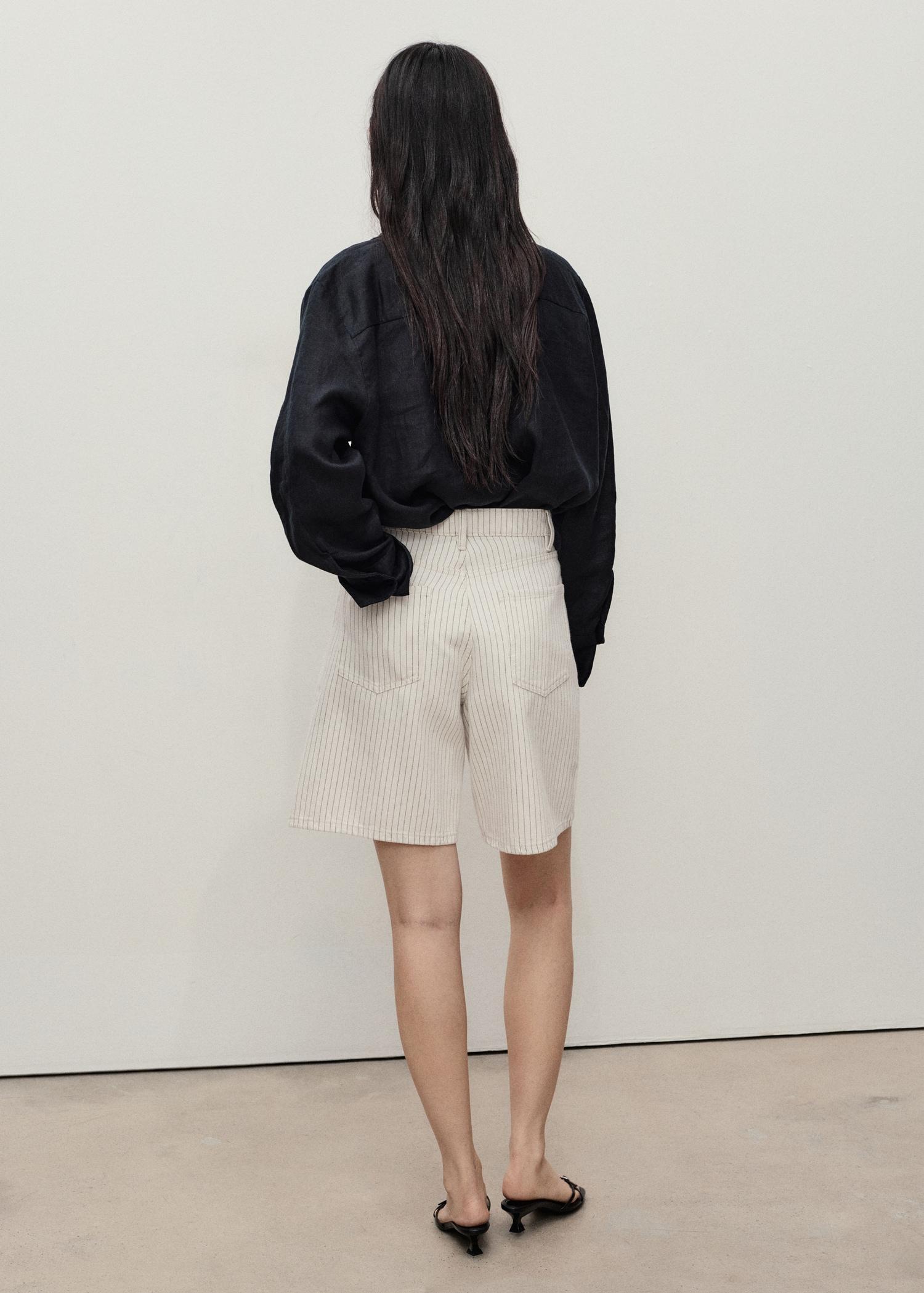 High-waist straight-fit denim shorts - Women | MANGO USA Product Image