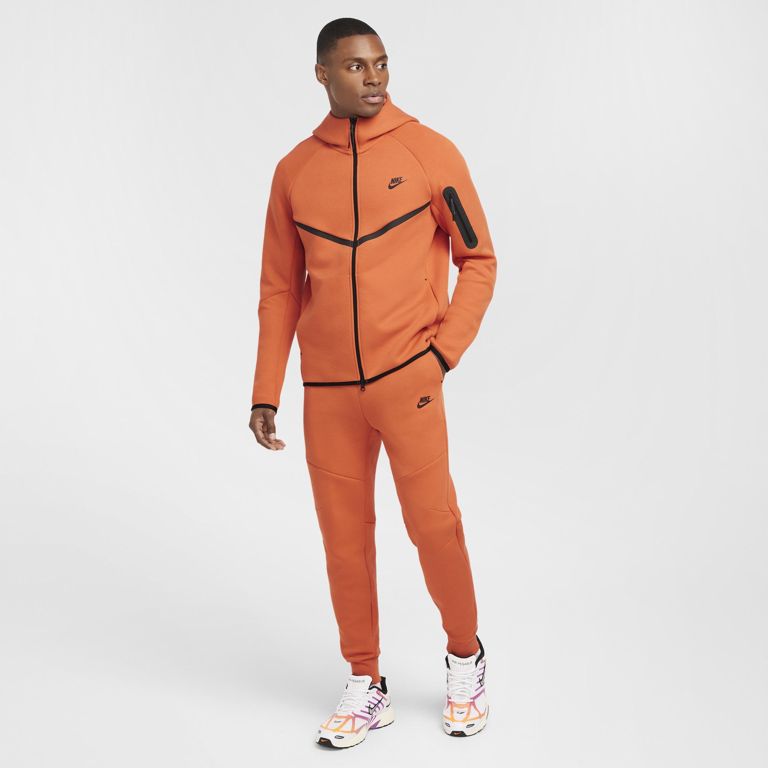 Nike Men's Tech Fleece Jogger Pants Product Image