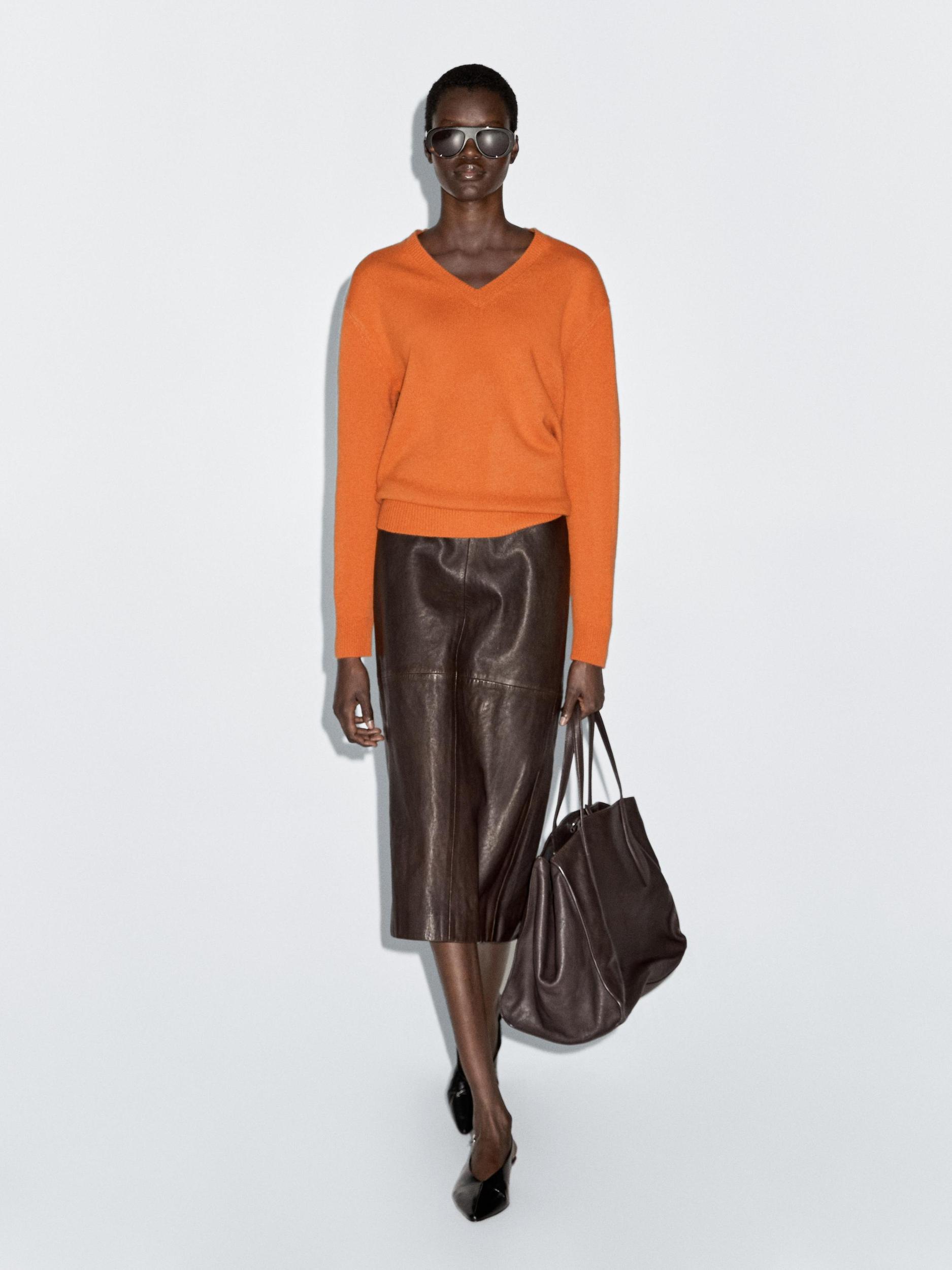 V-neck knit sweater Product Image