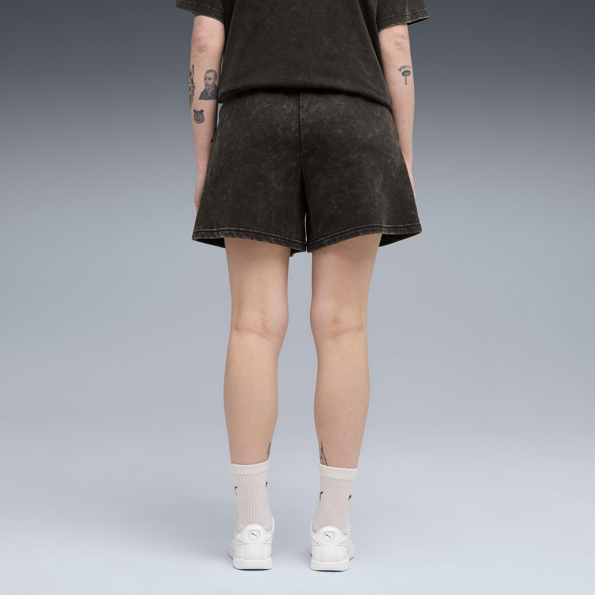 ESS ELEVATED Wash Shorts Women Product Image