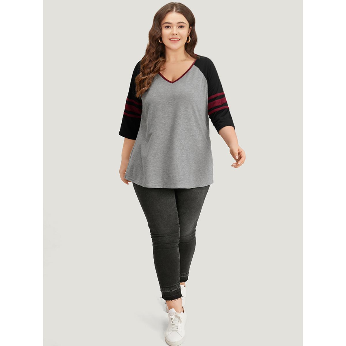 Plus Size Colorblock Contrast Raglan Sleeve Contrast Trim T-shirt Gray Women Casual Contrast Striped V-neck Dailywear T-shirts BloomChic 30/6X Product Image