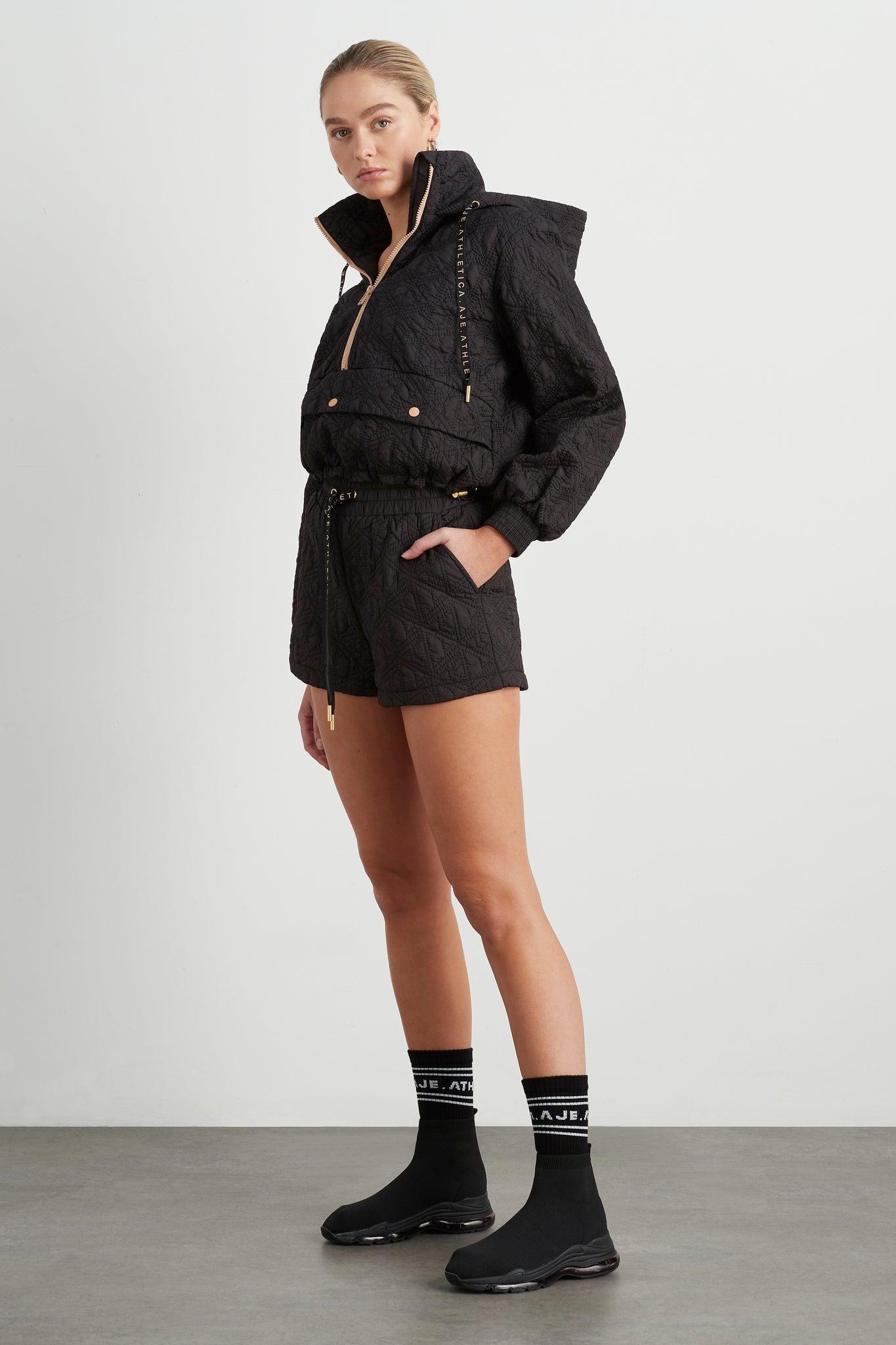Quilted Logo Spray Shorts 623 Product Image
