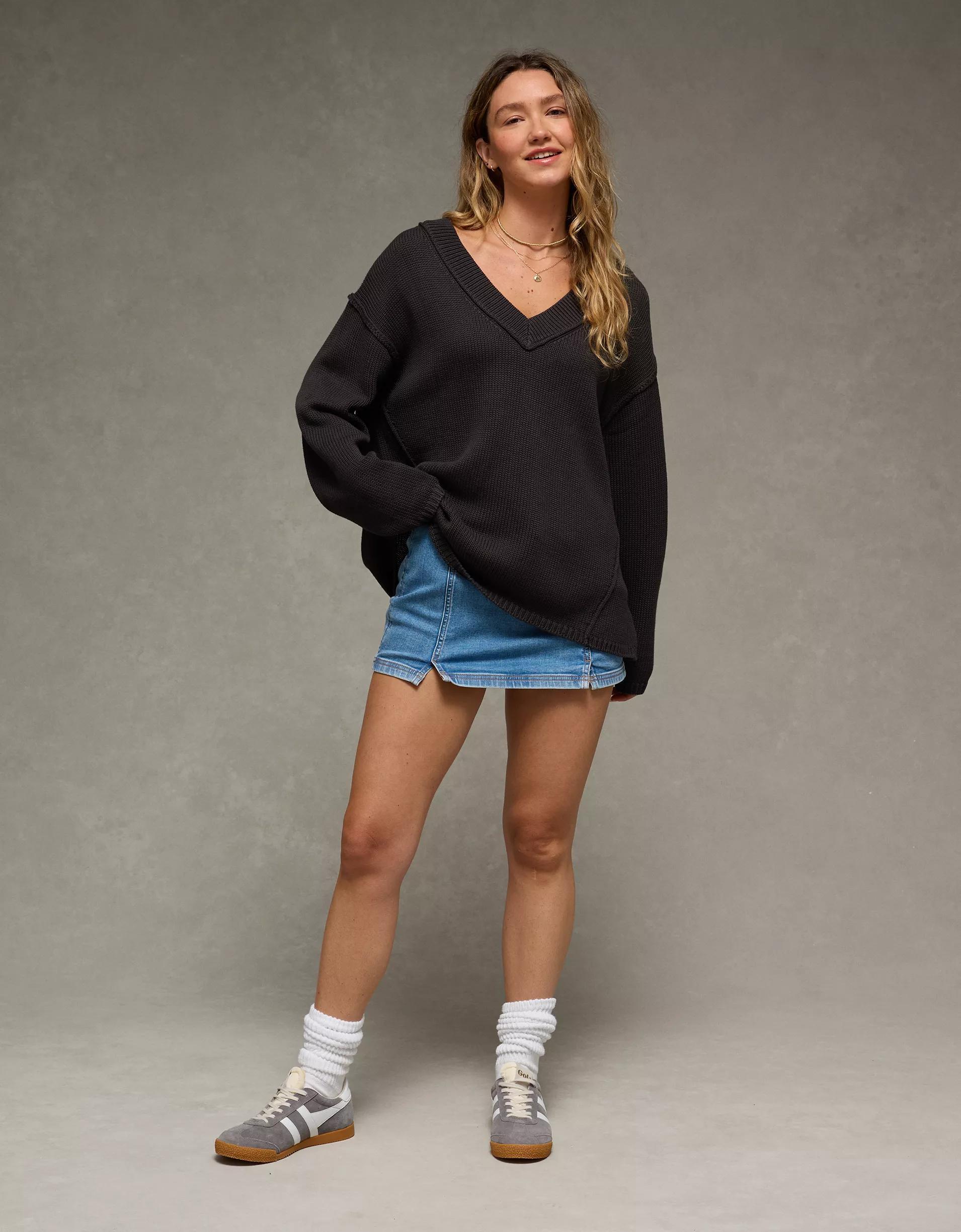 AE Big Hug V-Neck Sweater Product Image