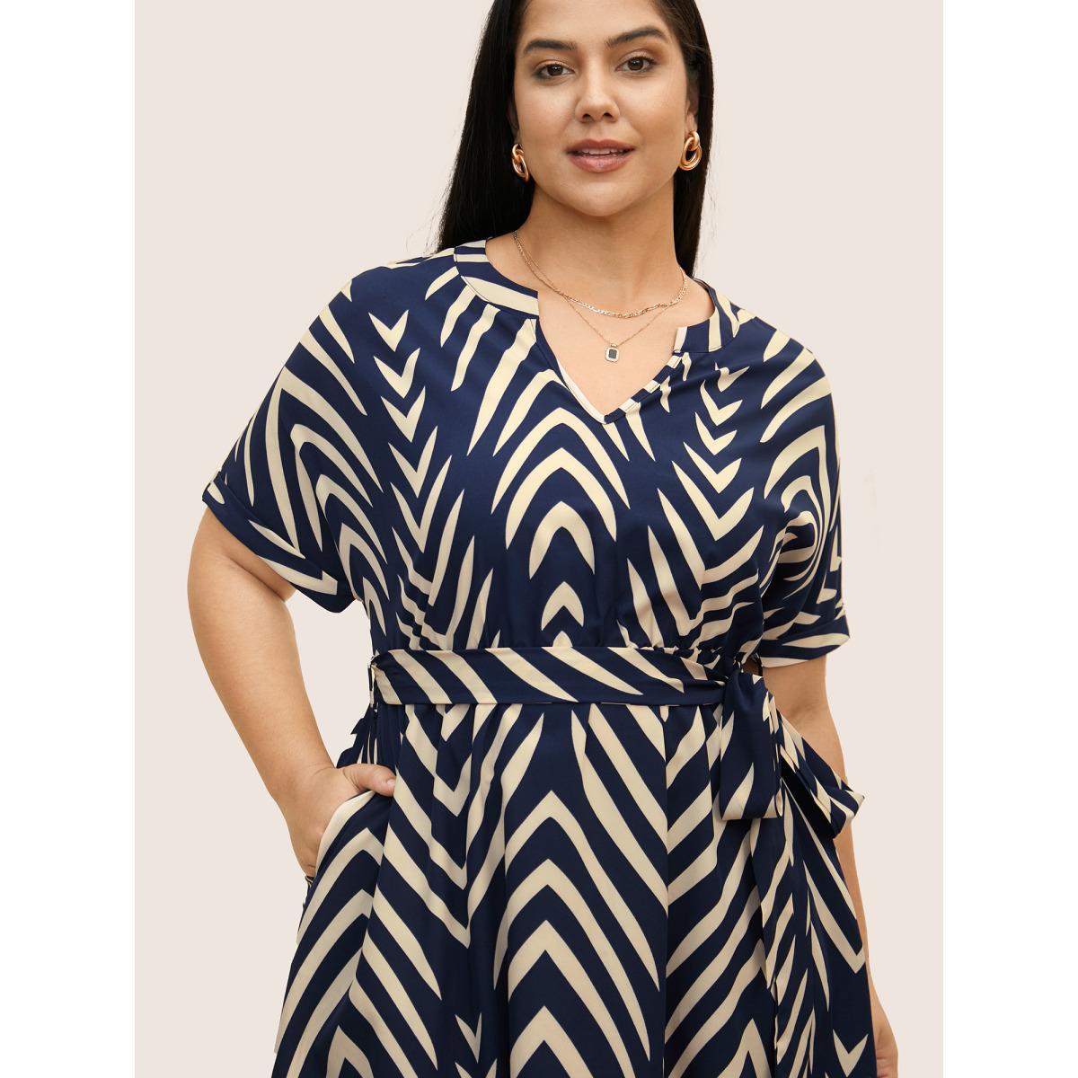 Plus Size Geometric Belted Dolman Sleeve Curved Hem Dress Navy Women At the Office Flat collar with V-notch Short sleeve Curvy BloomChic 26/4X Product Image
