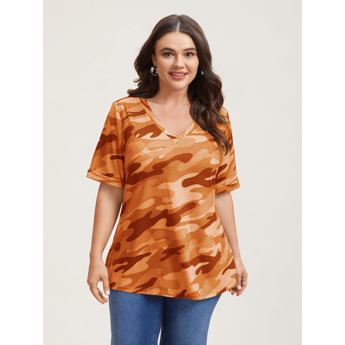 Plus Size Camouflage Print V-Neck Curvy T-Shirt Coral Women Elegant Roll Hem V-neck Everyday T-shirts BloomChic 26/4X Product Image