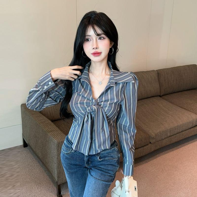 Long-Sleeve Twisted Plain Crop Shirt Product Image