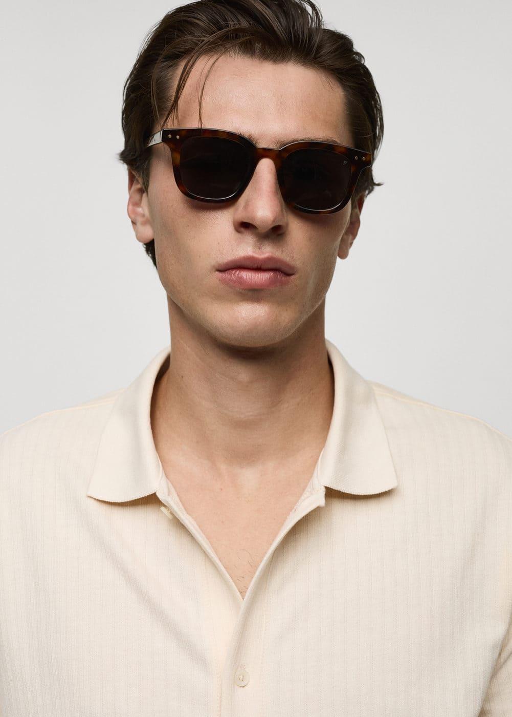Regular-fit textured buttoned polo shirt - Men | MANGO USA Product Image