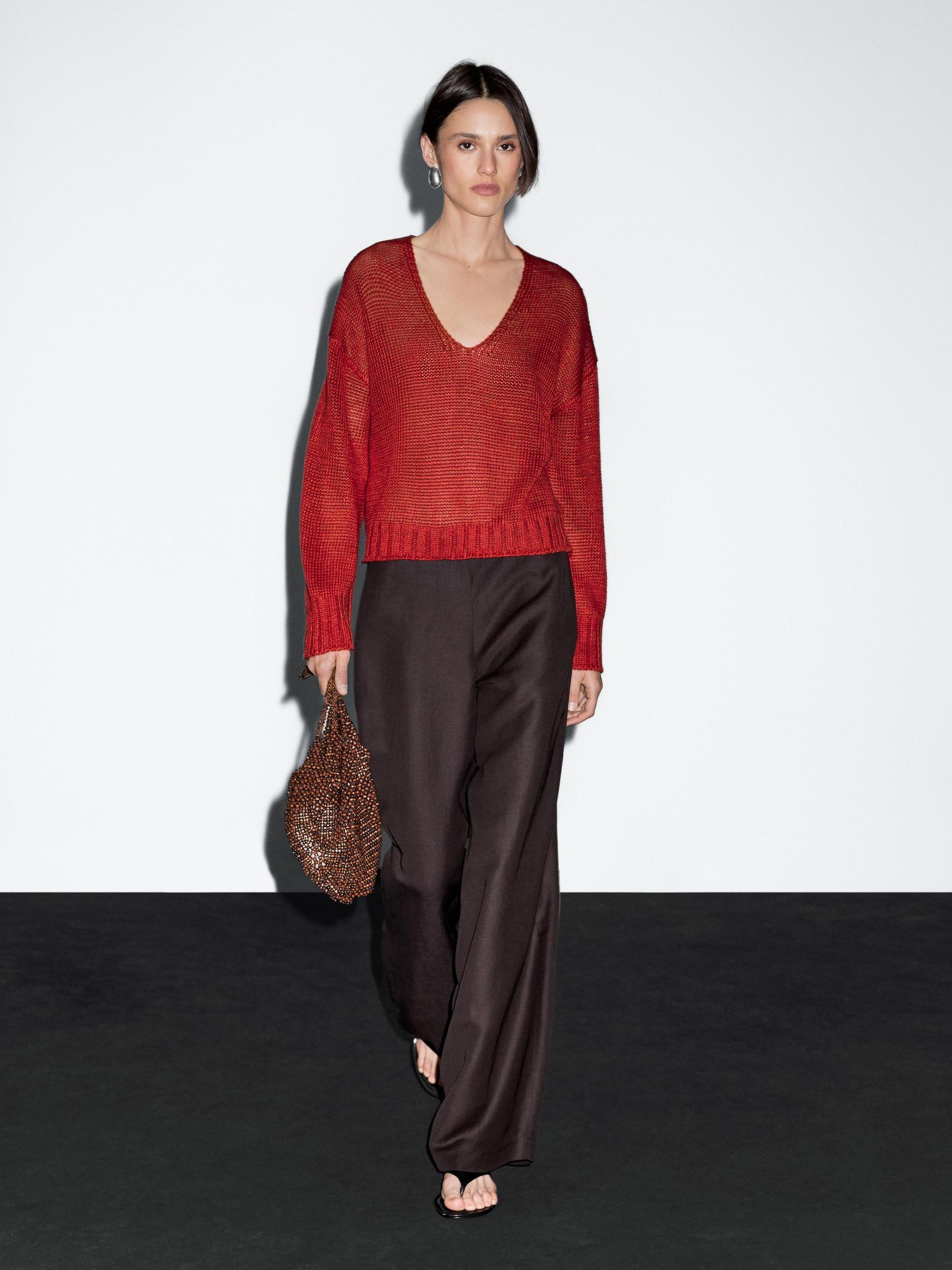 Linen V-neck knit sweater Product Image