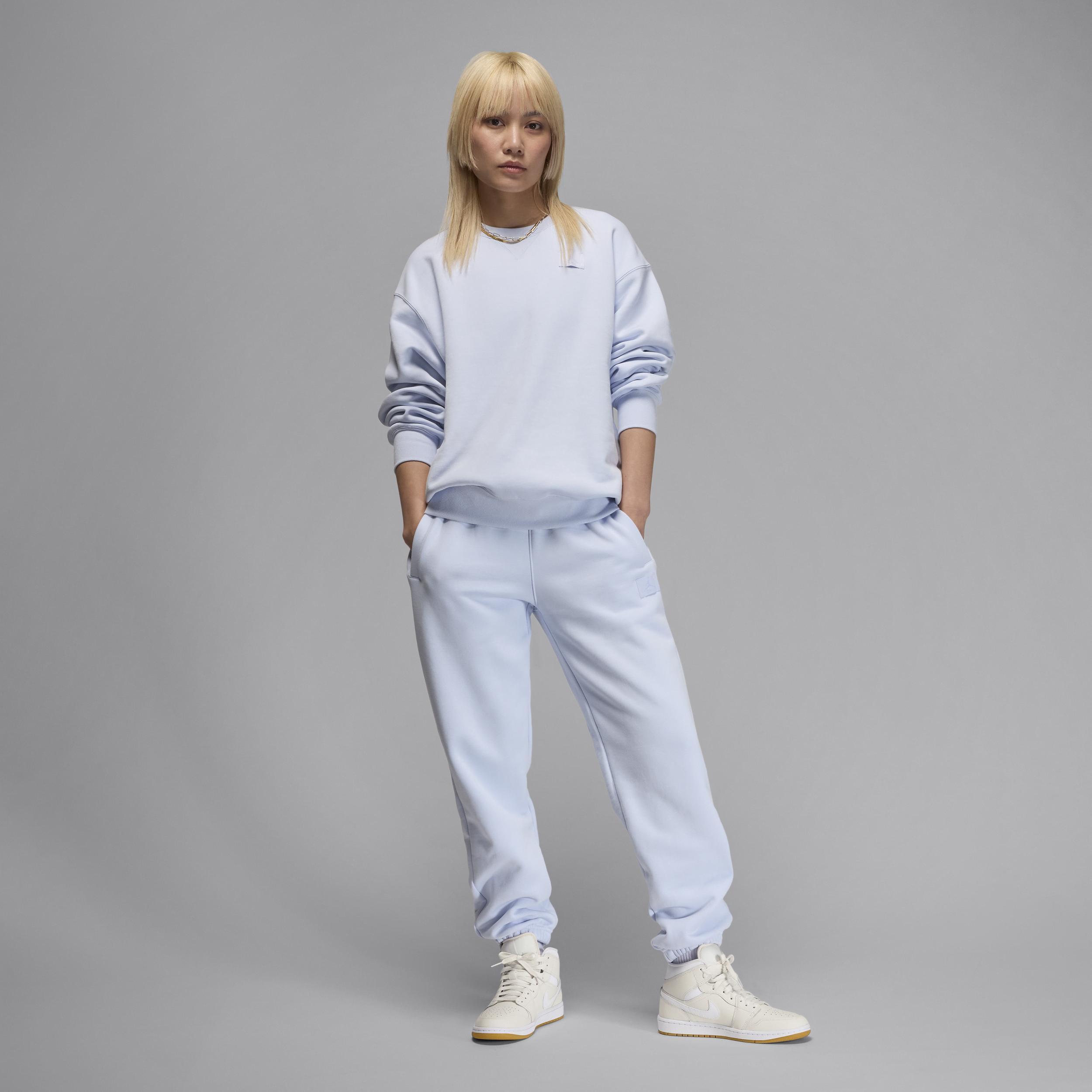 Jordan Womens Air Retro 1 Mid Casual Shoes Product Image