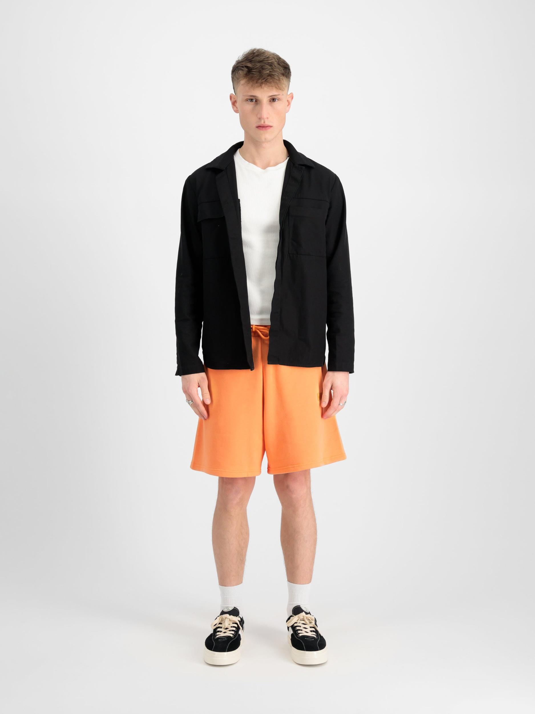 ALPHA ESSENTIAL RELAXED SHORT Male Product Image