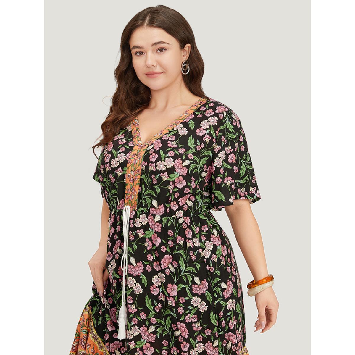 Plus Size Floral Print Pocket Tassels Ties Patchwork Dress Black Women Vacation Tassels V-neck Short sleeve Curvy Midi Dress BloomChic 18-20/2X Product Image