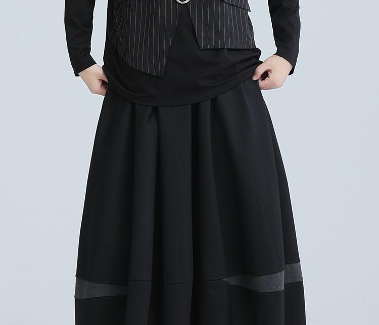 Long-Sleeve Round Neck Plain Striped Panel Tee Product Image