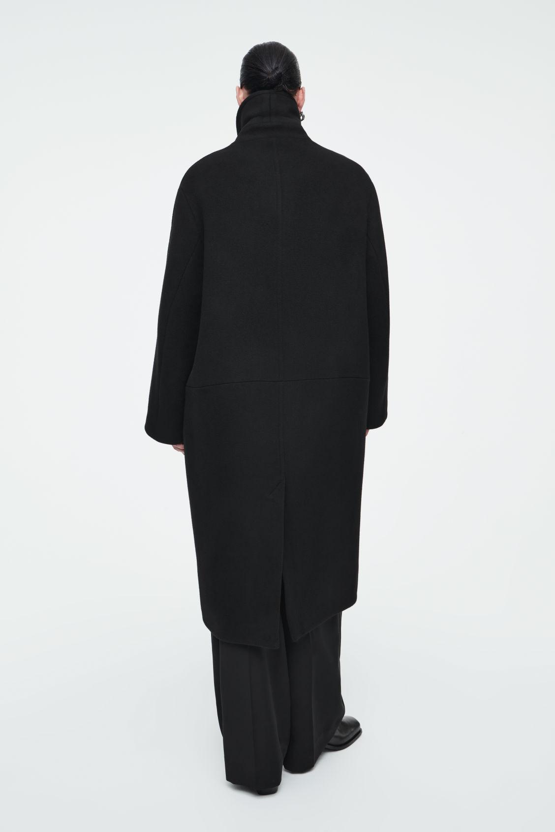 OVERSIZED DOUBLE-BREASTED WOOL COAT Product Image