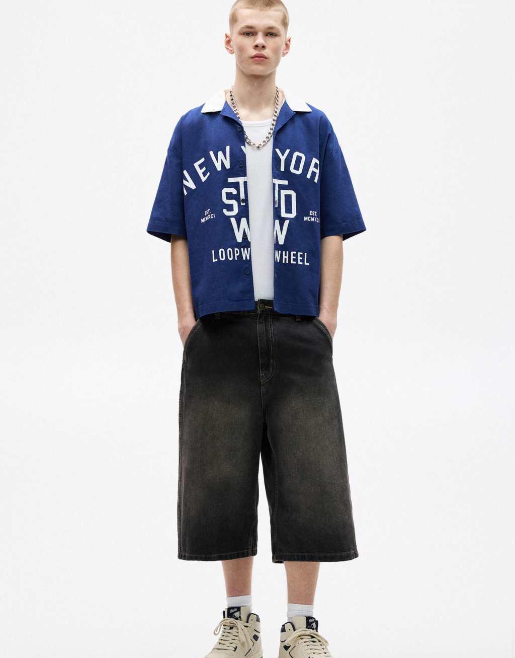 Pull&Bear super baggy denim shorts in black Product Image