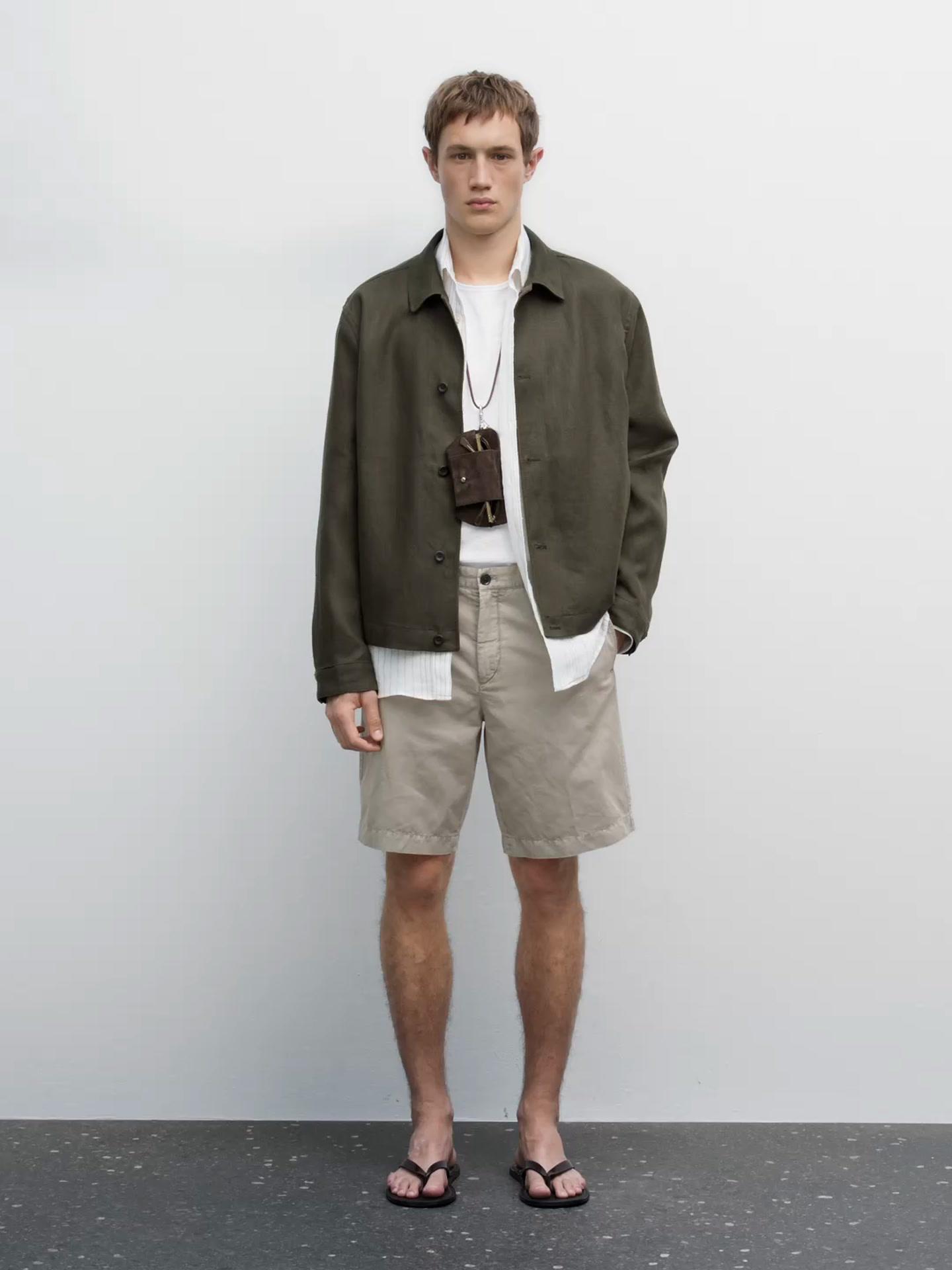 Lightweight linen blend Bermuda shorts Product Image