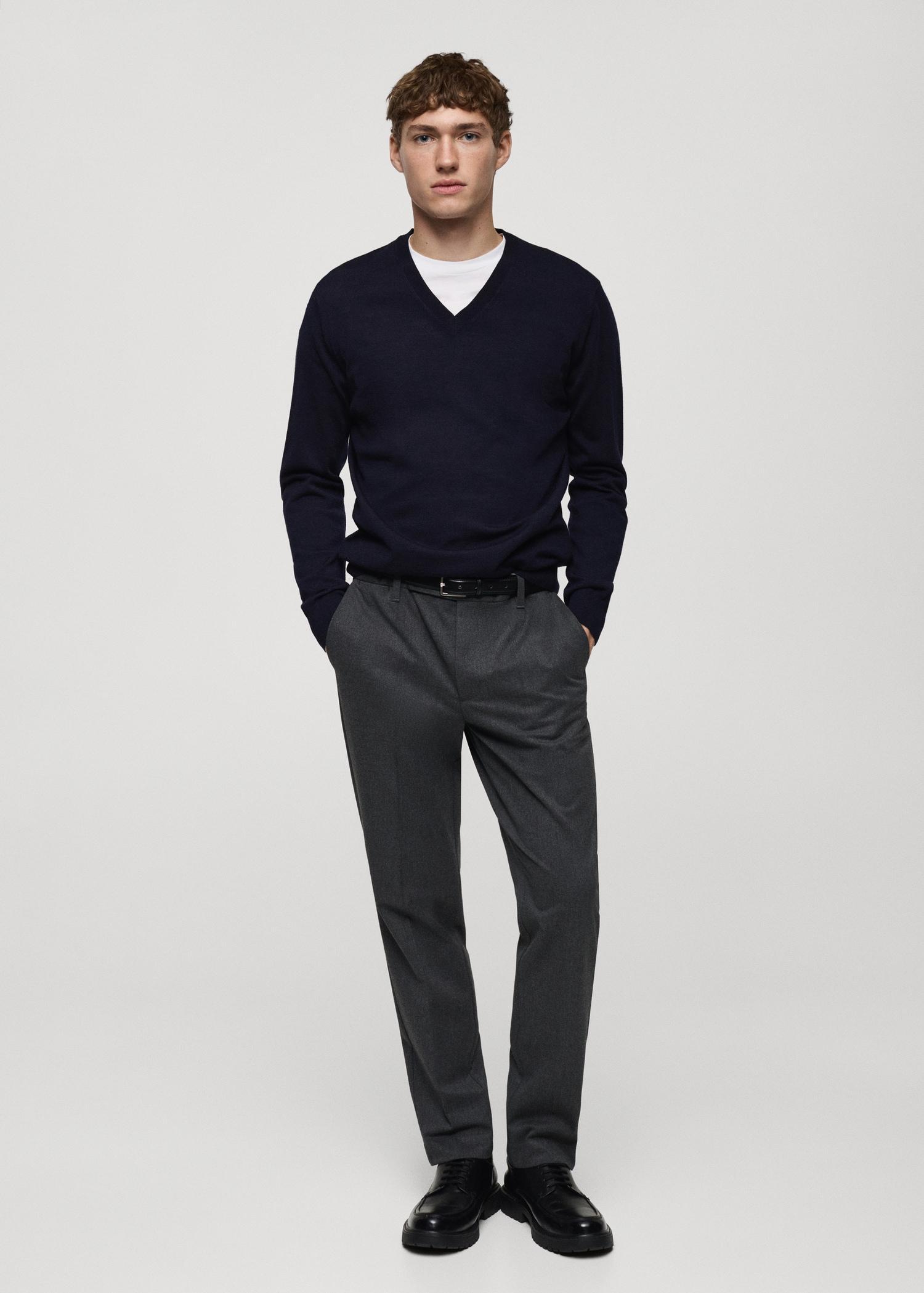 100% merino wool V-neck sweater - Men | MANGO USA Product Image