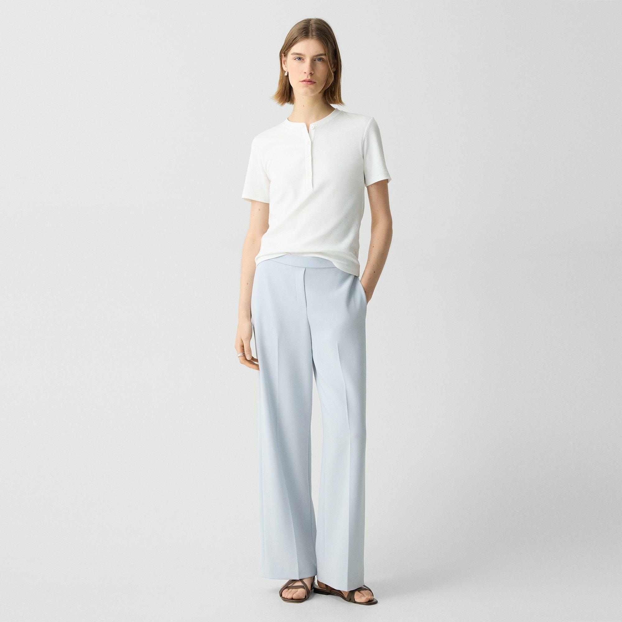 WIDE PULL ON A Product Image