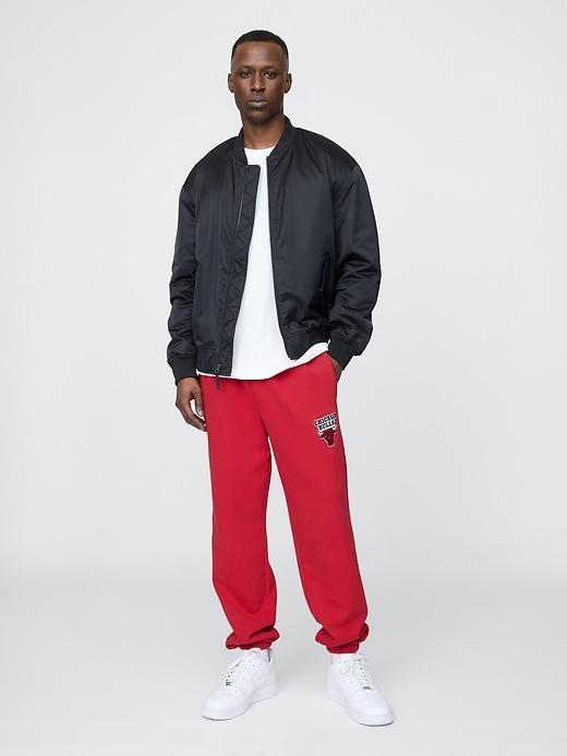 NBA Chicago Bulls Logo Heavyweight Joggers Product Image