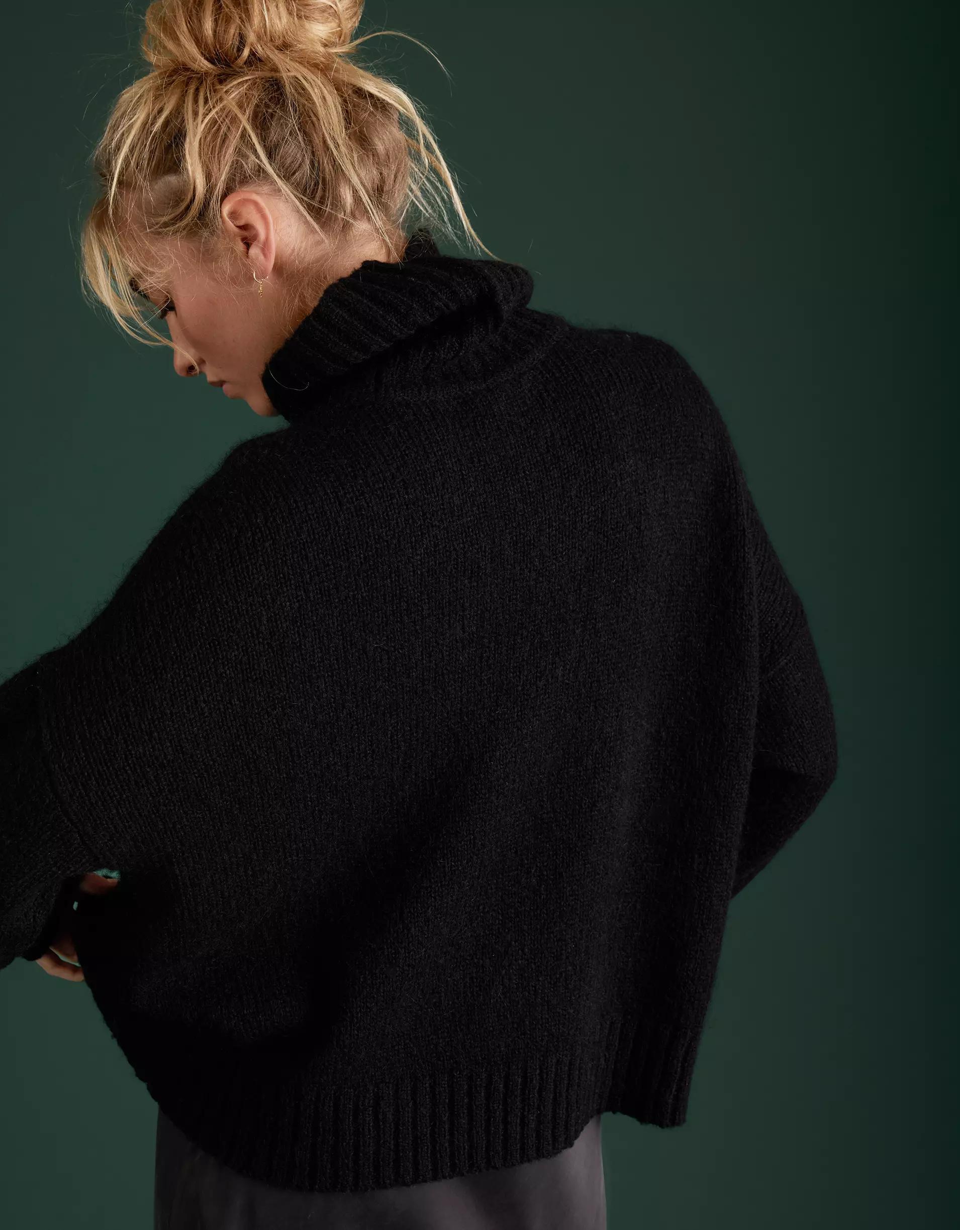 AE77 Premium Turtleneck Sweater Product Image