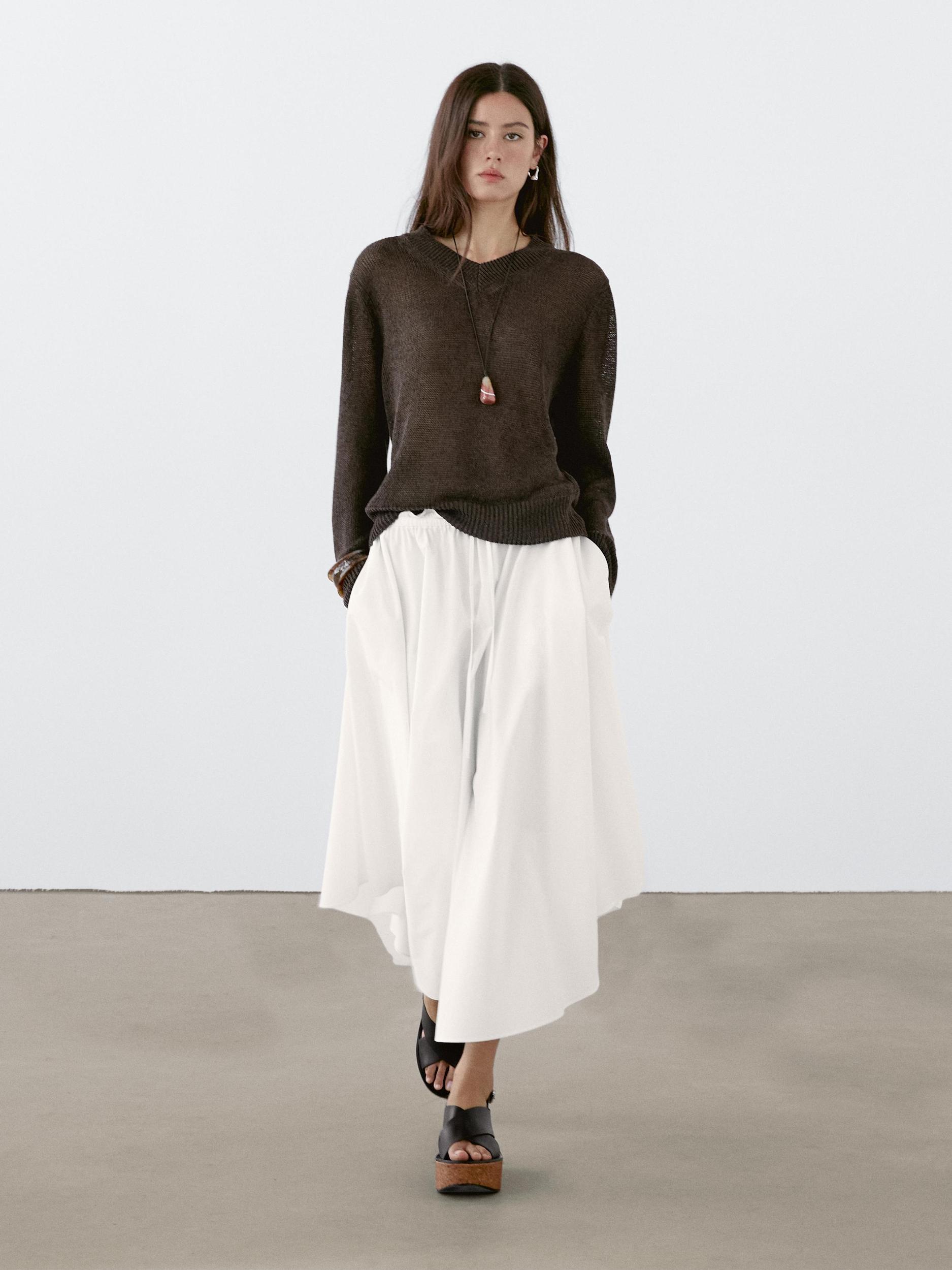 Cotton blend V-neck sweater Product Image